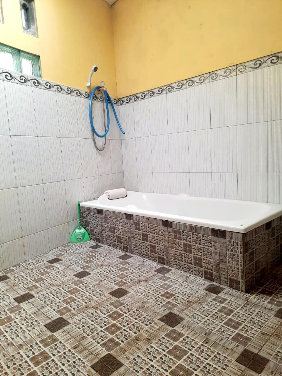 Two-Bedroom House - Photo 22