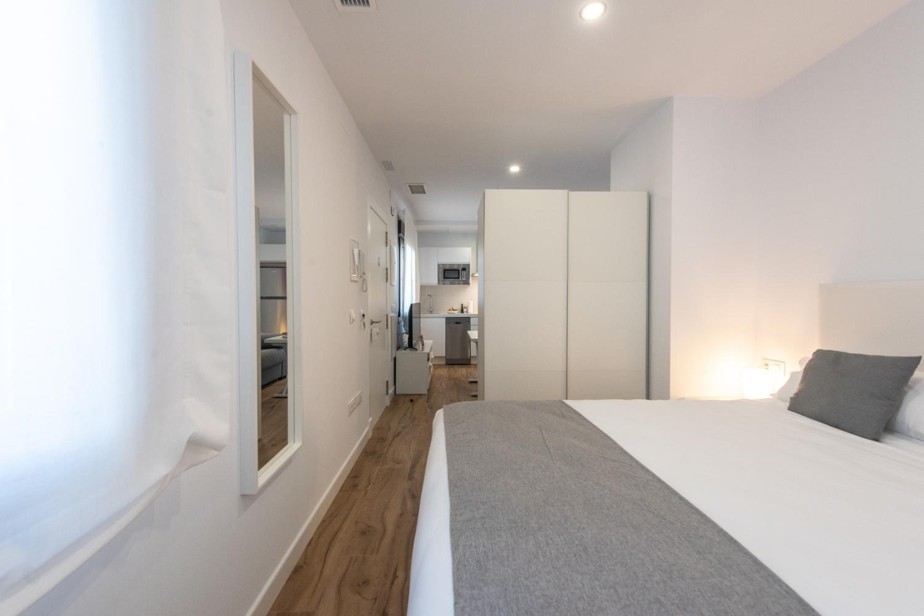 Studio with Terrace - Photo 2