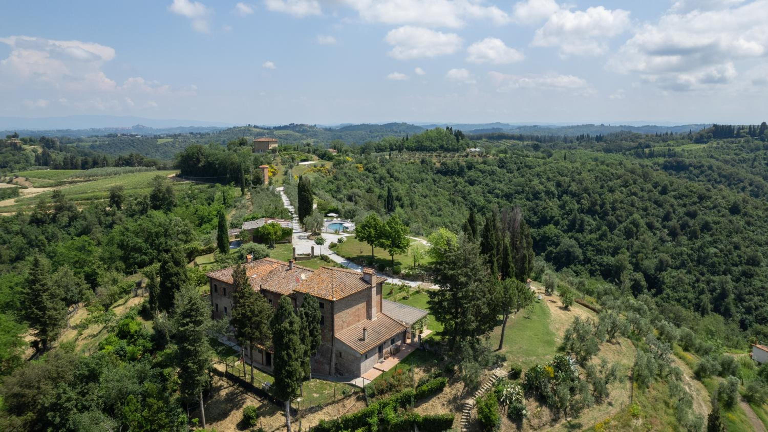 Eight-Bedroom Villa photo 3