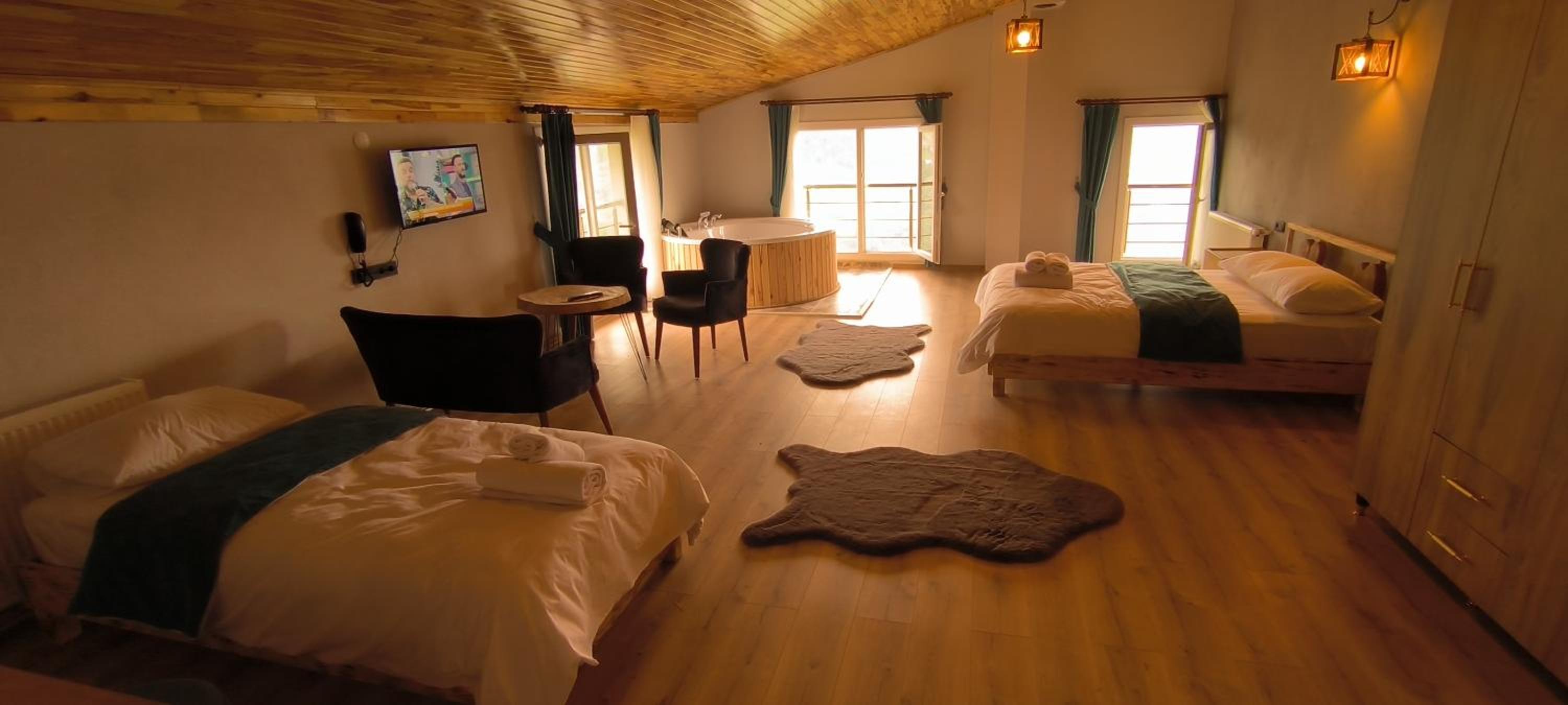 Deluxe King Suite