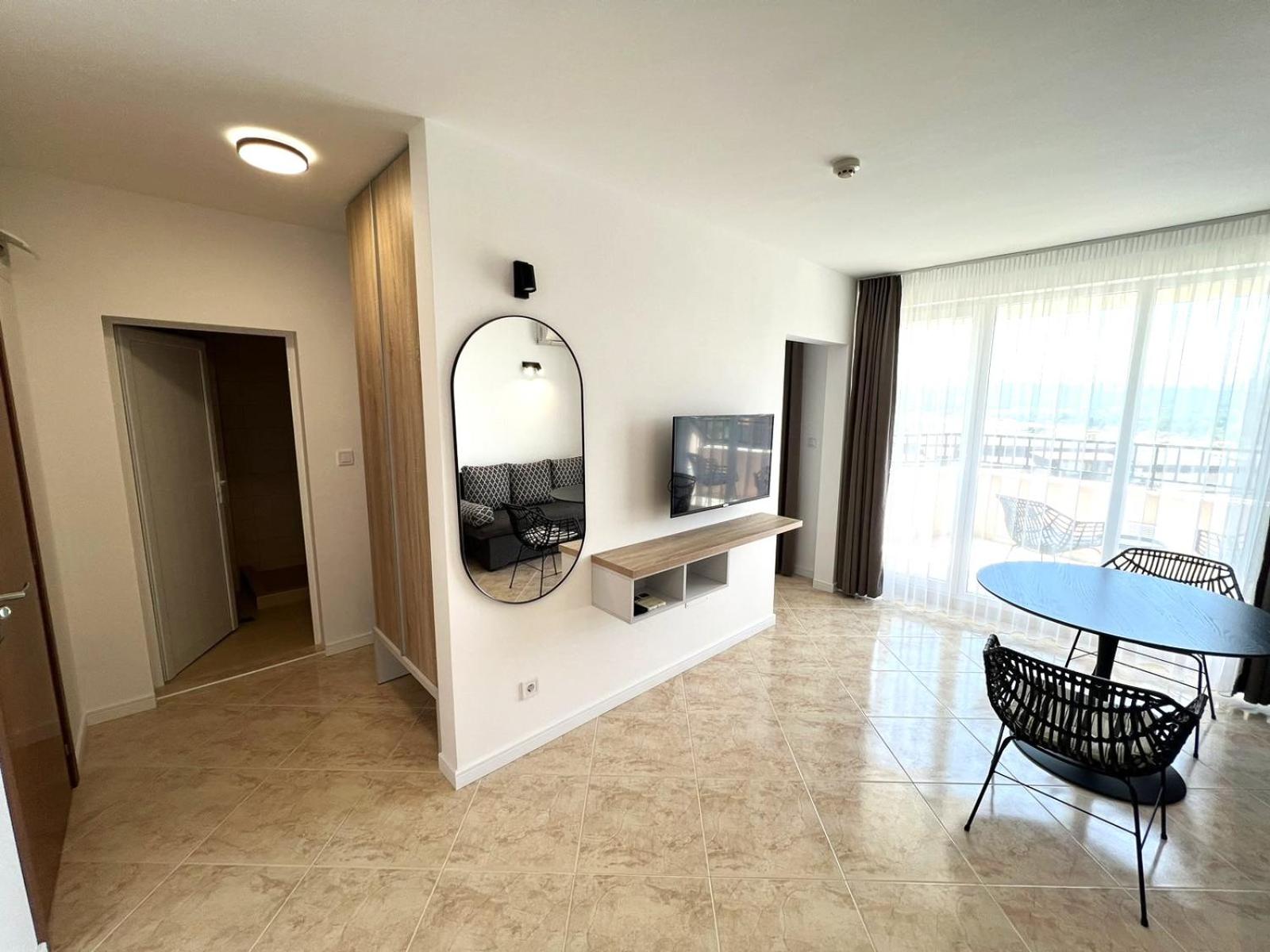 Apartment with Sea View - Photo 5