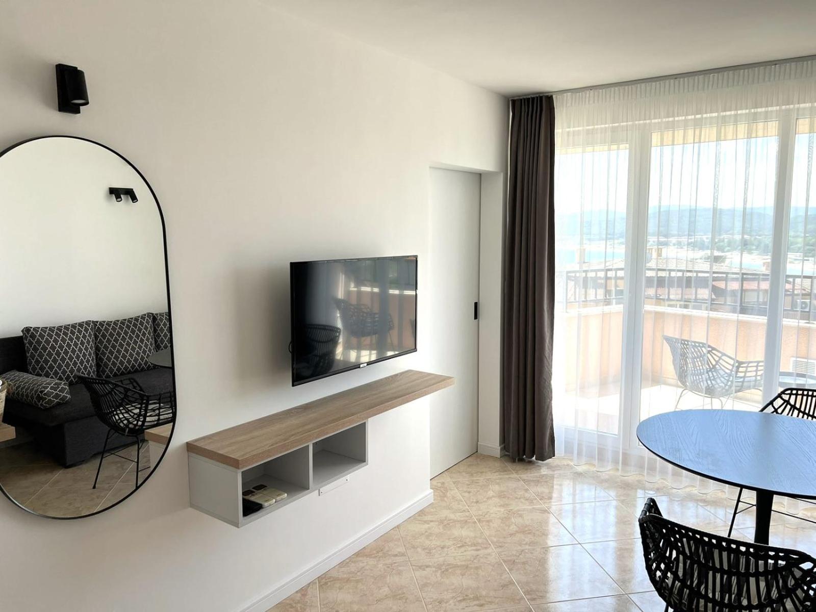 Apartment with Sea View - Photo 3