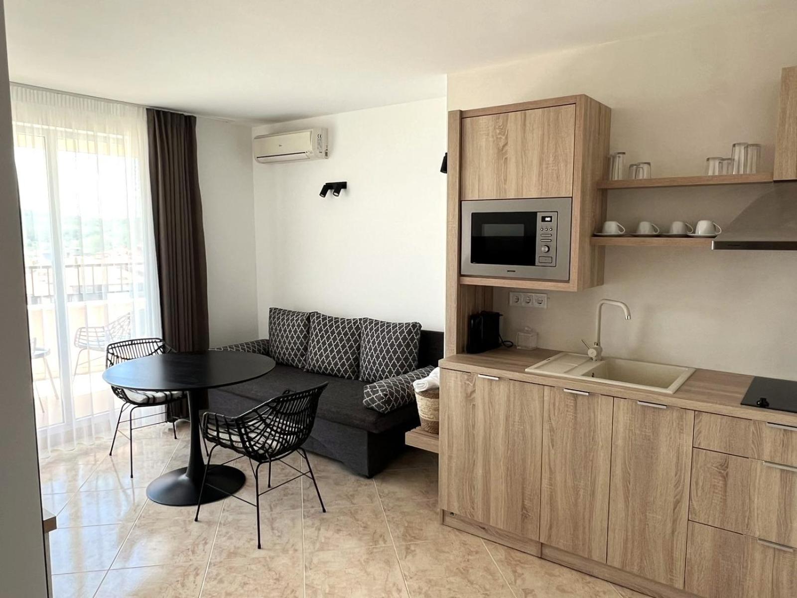 Apartment with Sea View - Photo 4