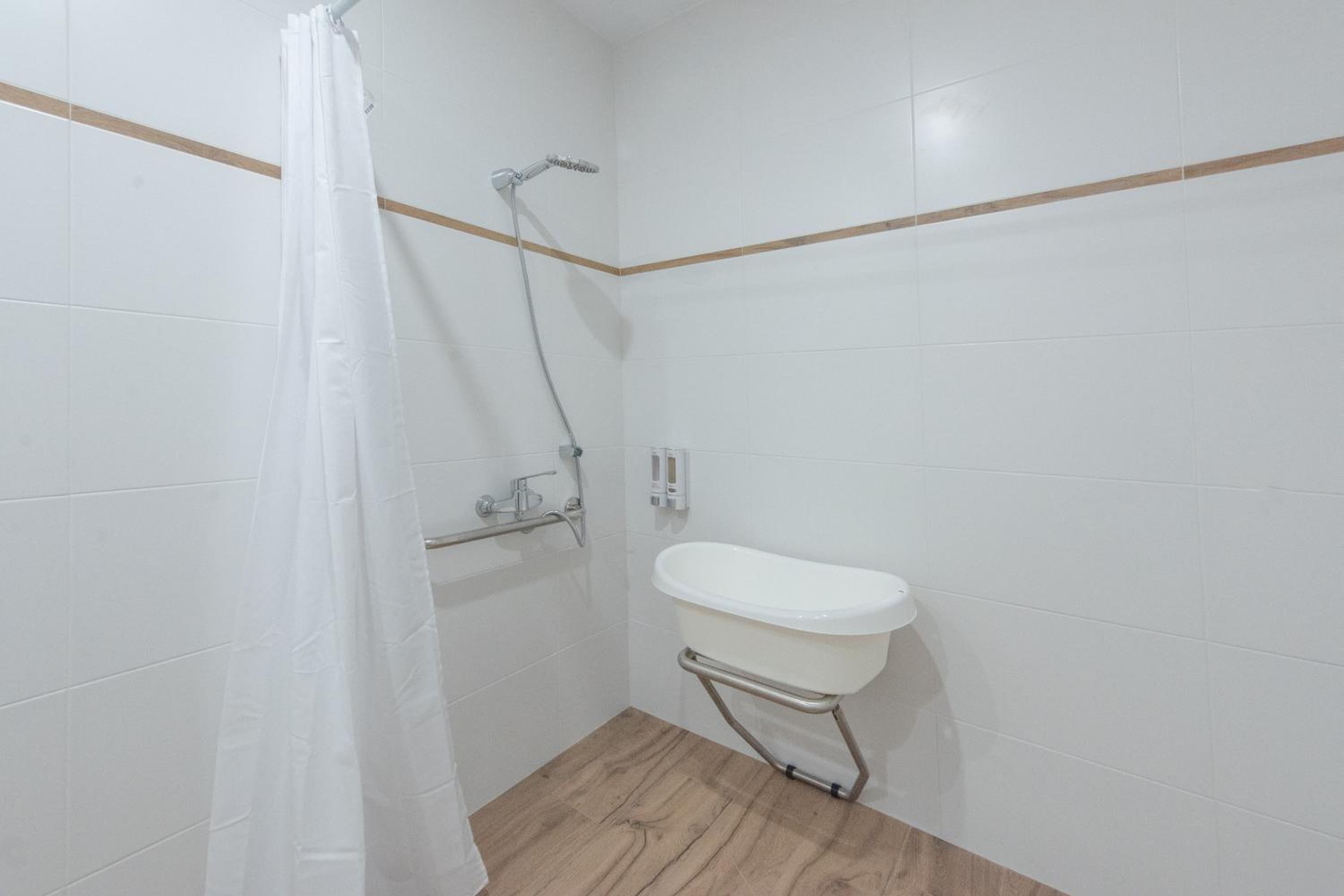 One-Bedroom Apartment - Photo 66