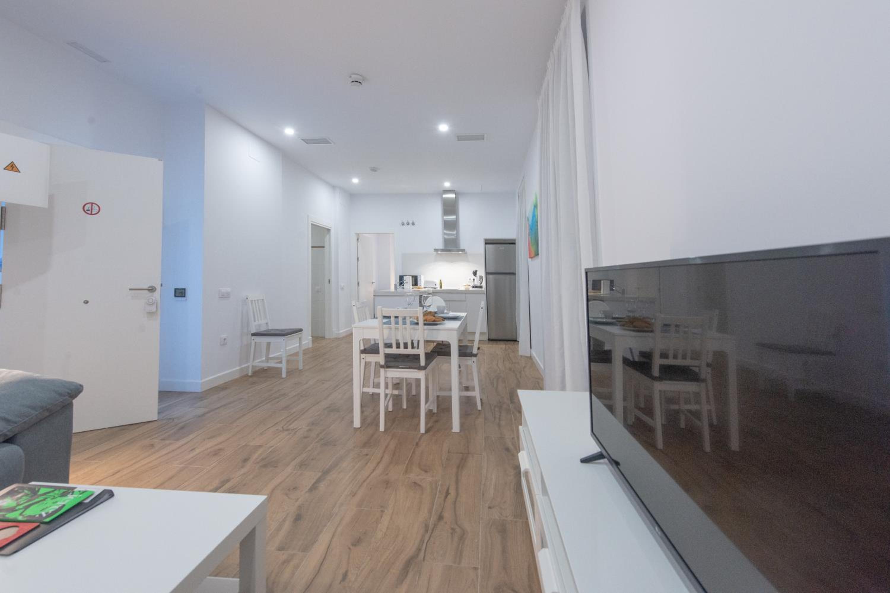 One-Bedroom Apartment - Photo 3