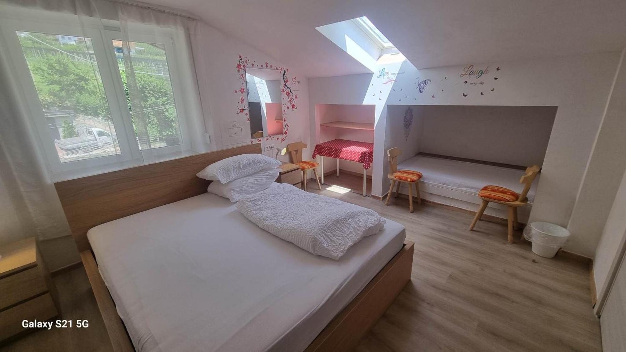 Double Room with Balcony - Photo 15