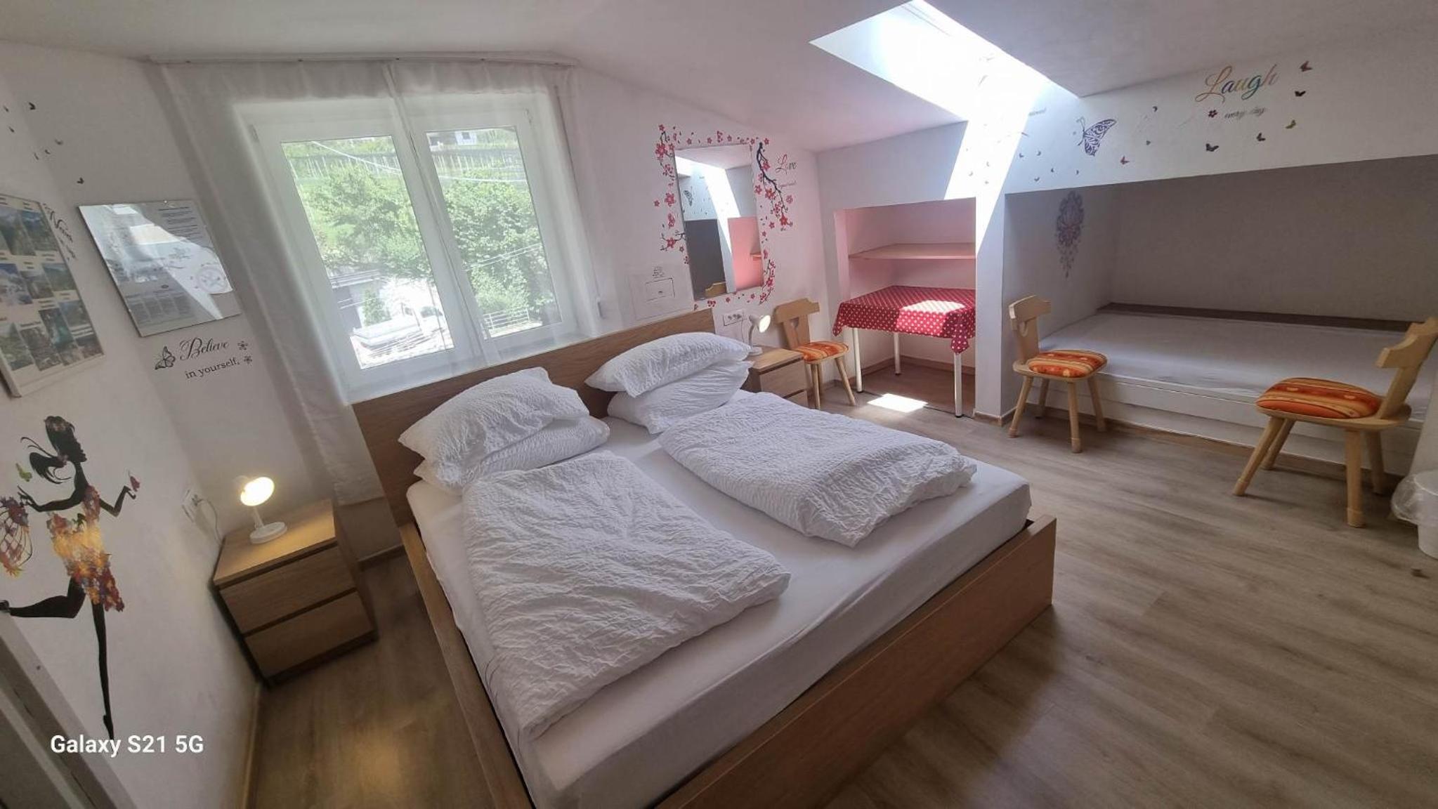Double Room with Balcony - Photo 7