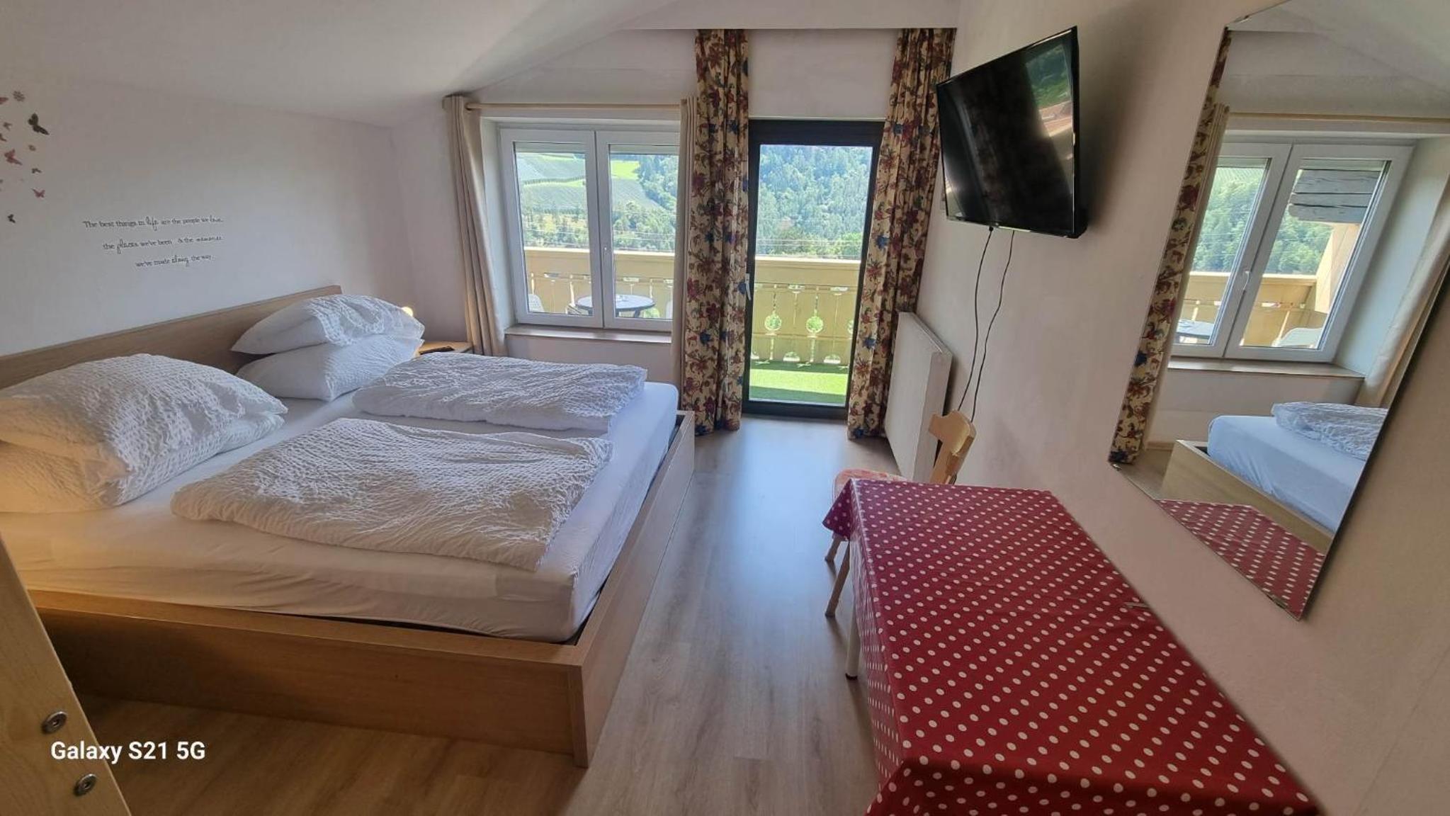 Double Room with Balcony - Photo 14