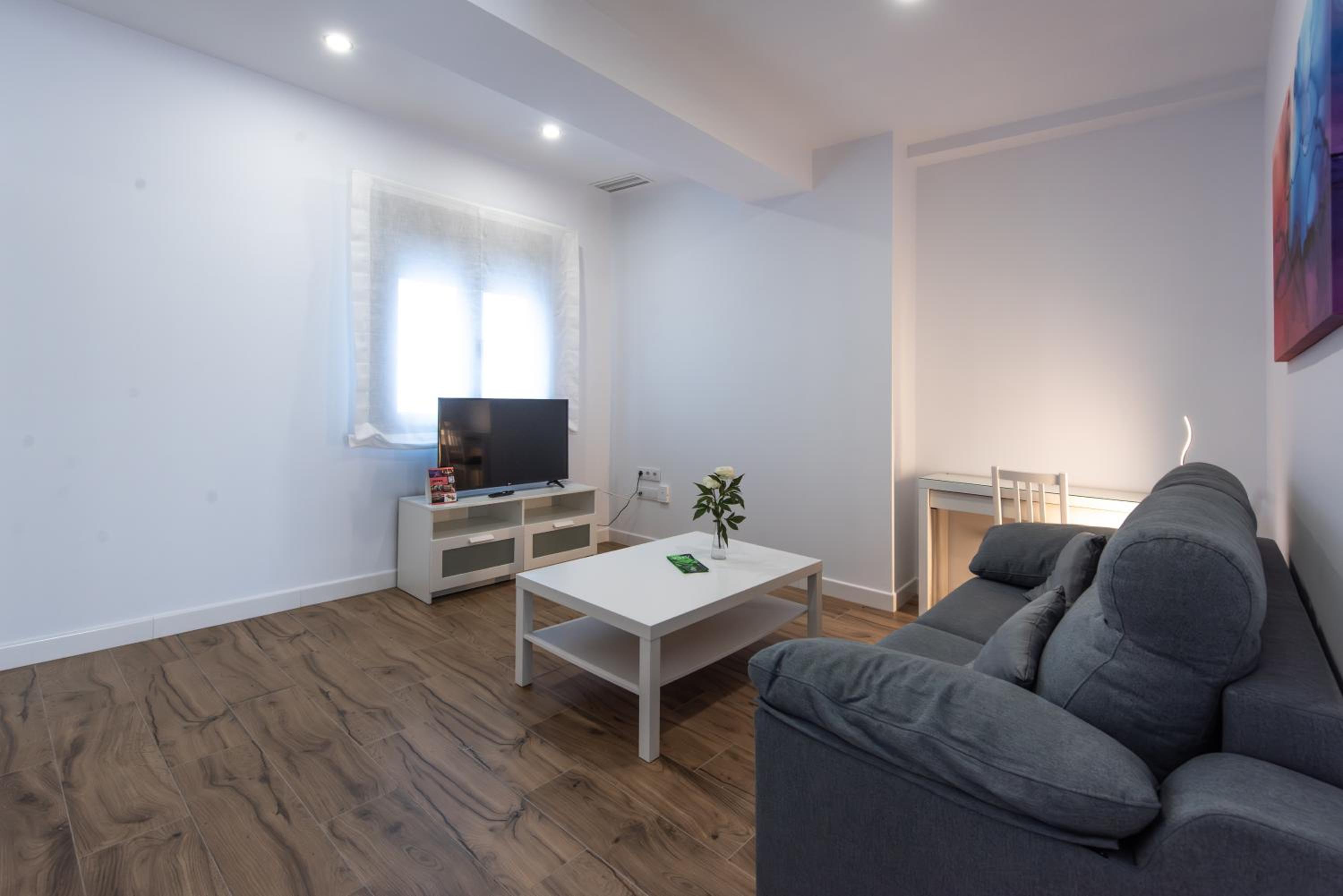 One-Bedroom Apartment - Photo 11
