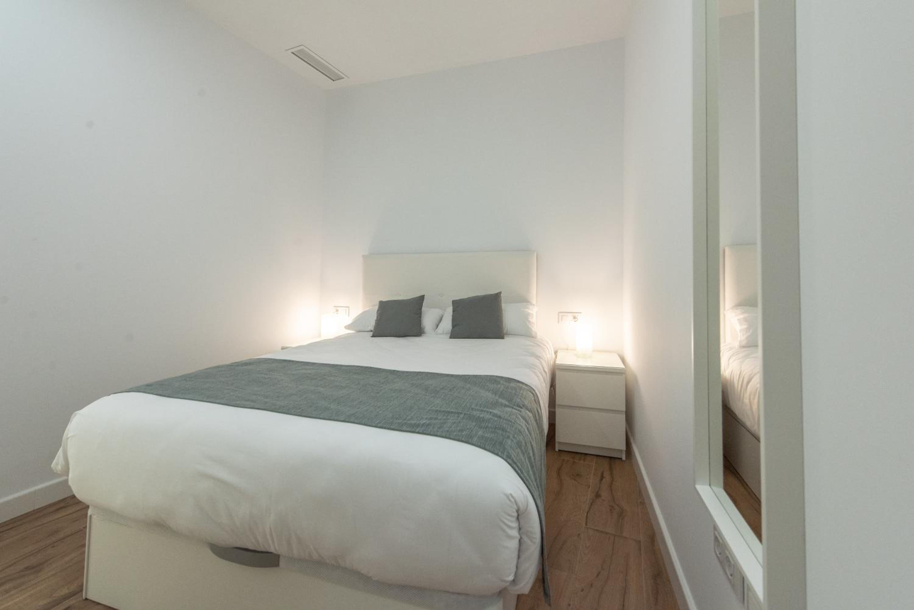 One-Bedroom Apartment - Photo 12