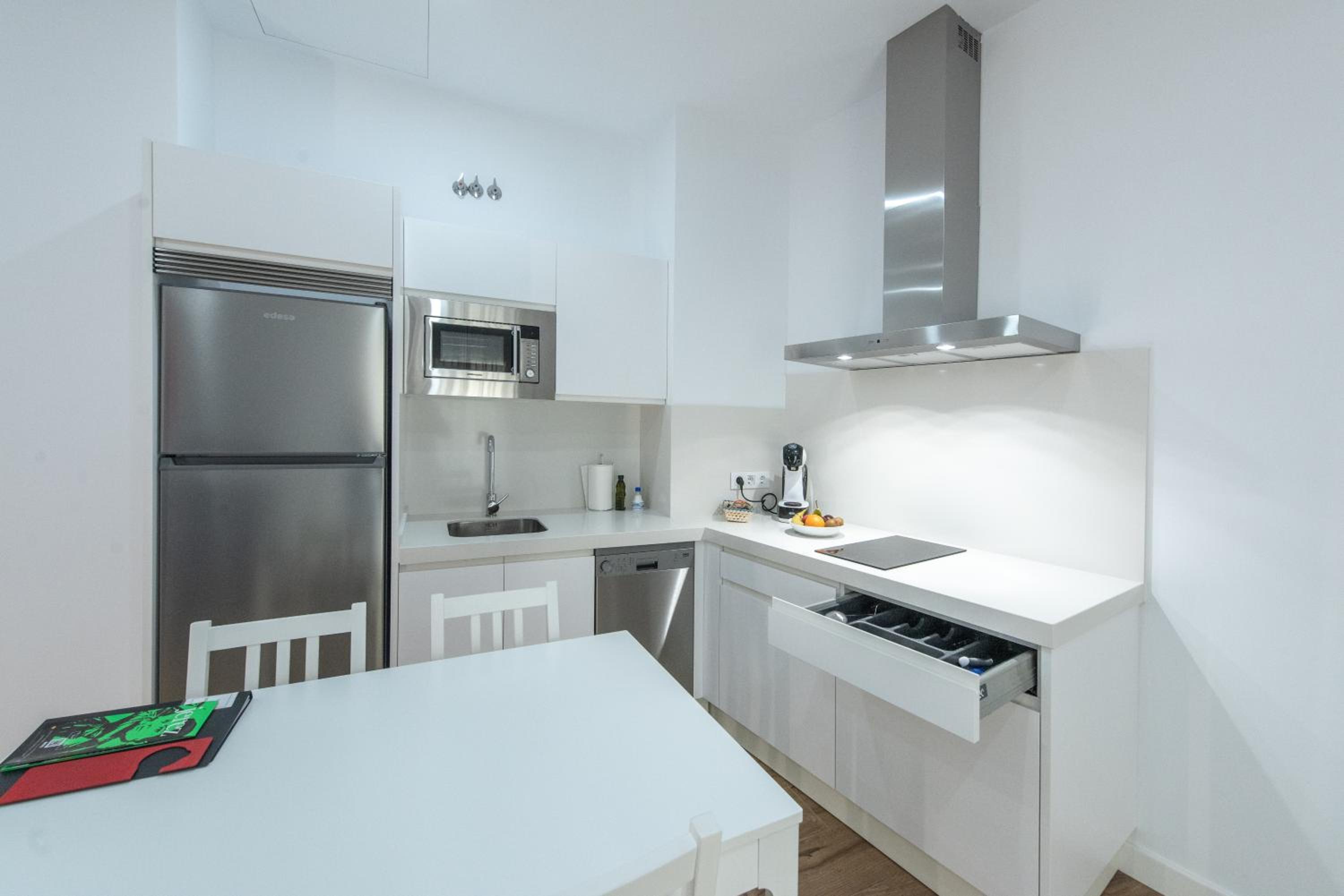 One-Bedroom Apartment - Photo 32
