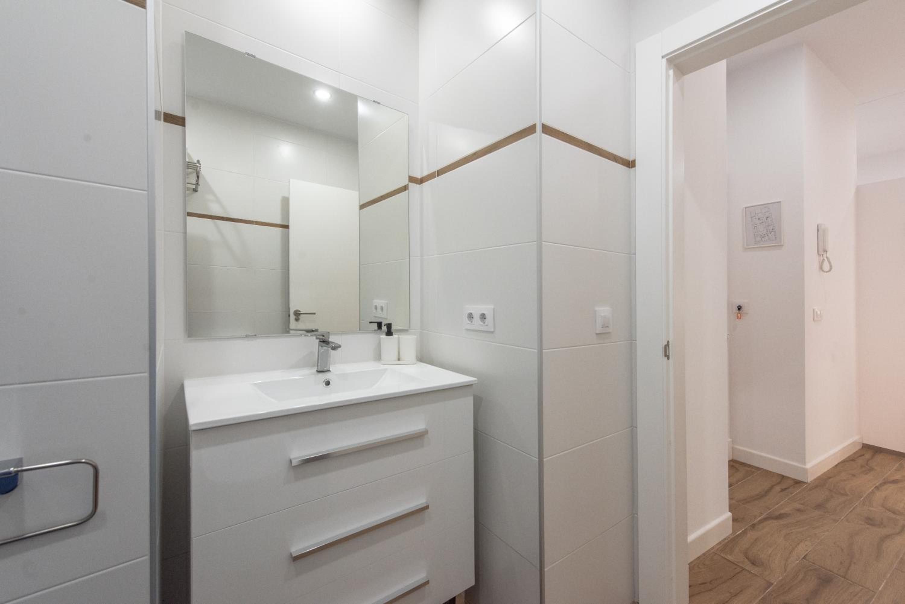One-Bedroom Apartment - Photo 31