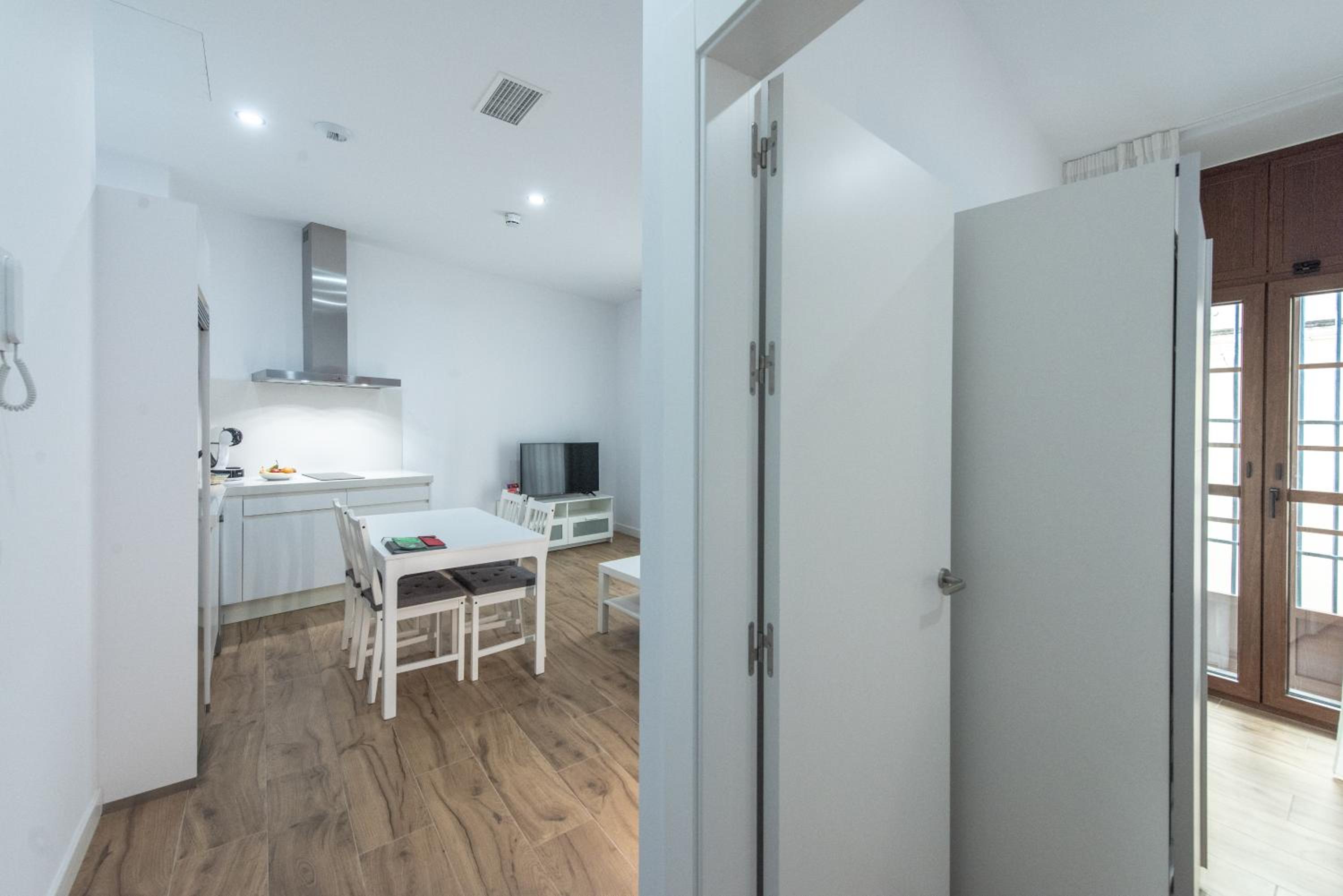 One-Bedroom Apartment - Photo 28