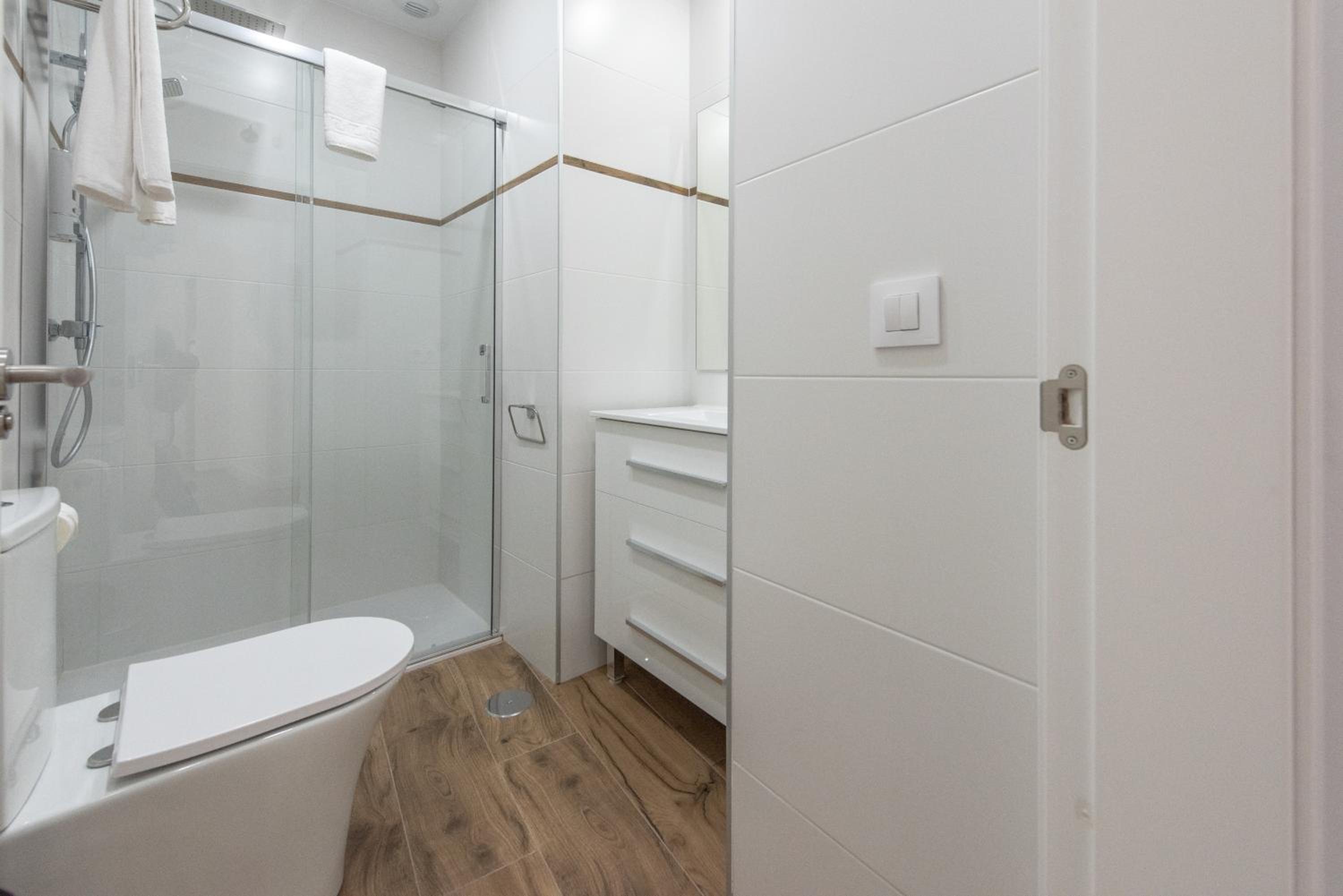 One-Bedroom Apartment - Photo 37
