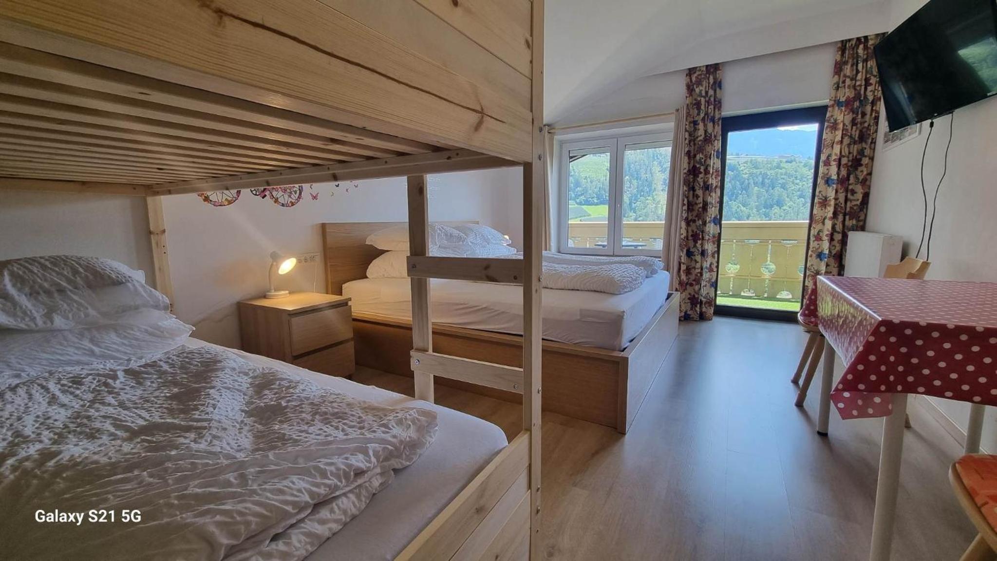 Triple Room with Balcony - Photo 9