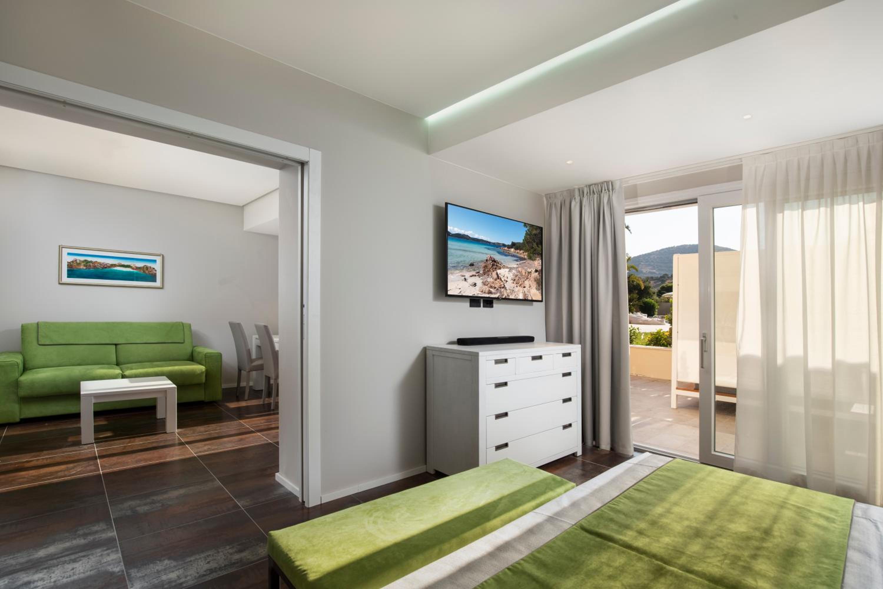 Suite with Pool View - Photo 2