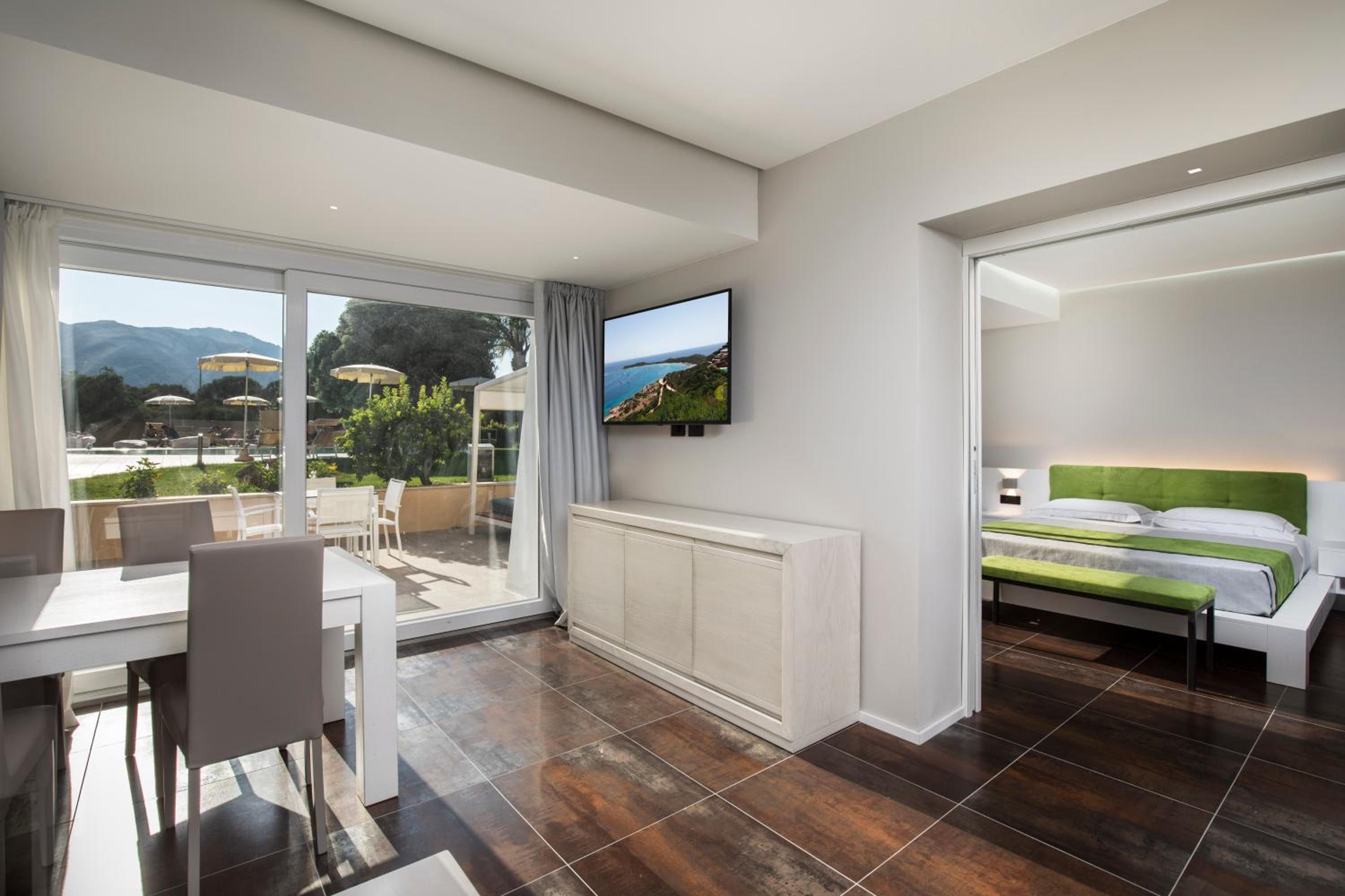 Suite with Pool View - Photo 1