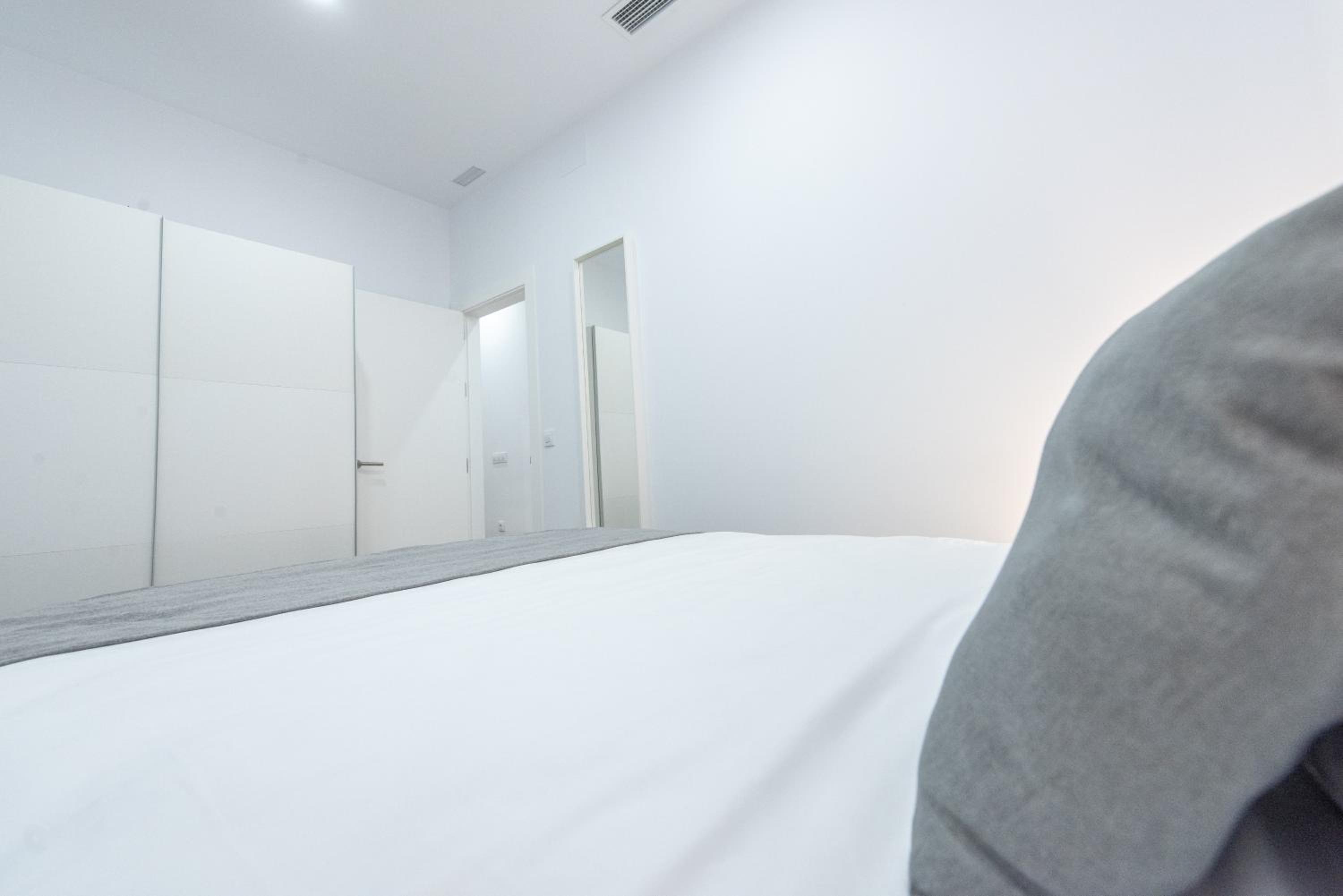 Two-Bedroom Apartment - Photo 24