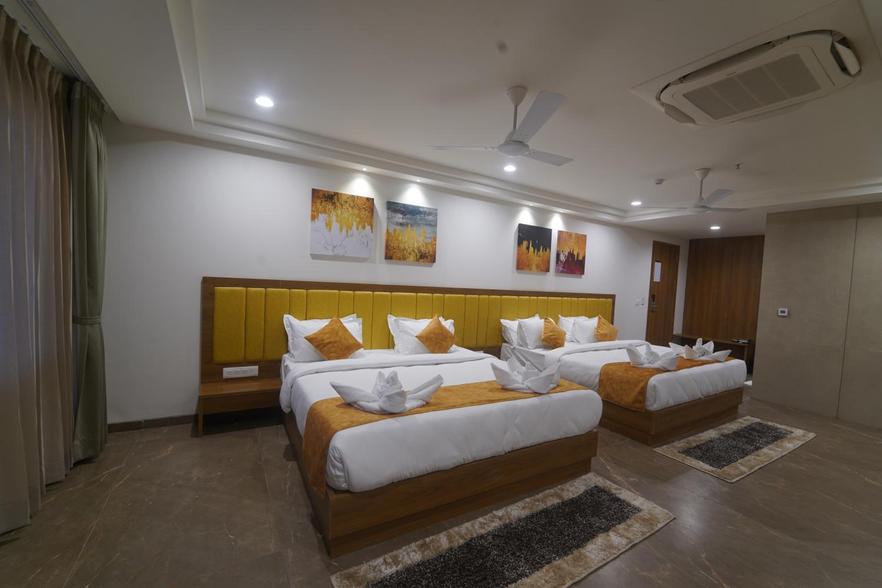 Deluxe Double or Twin Room photo 3