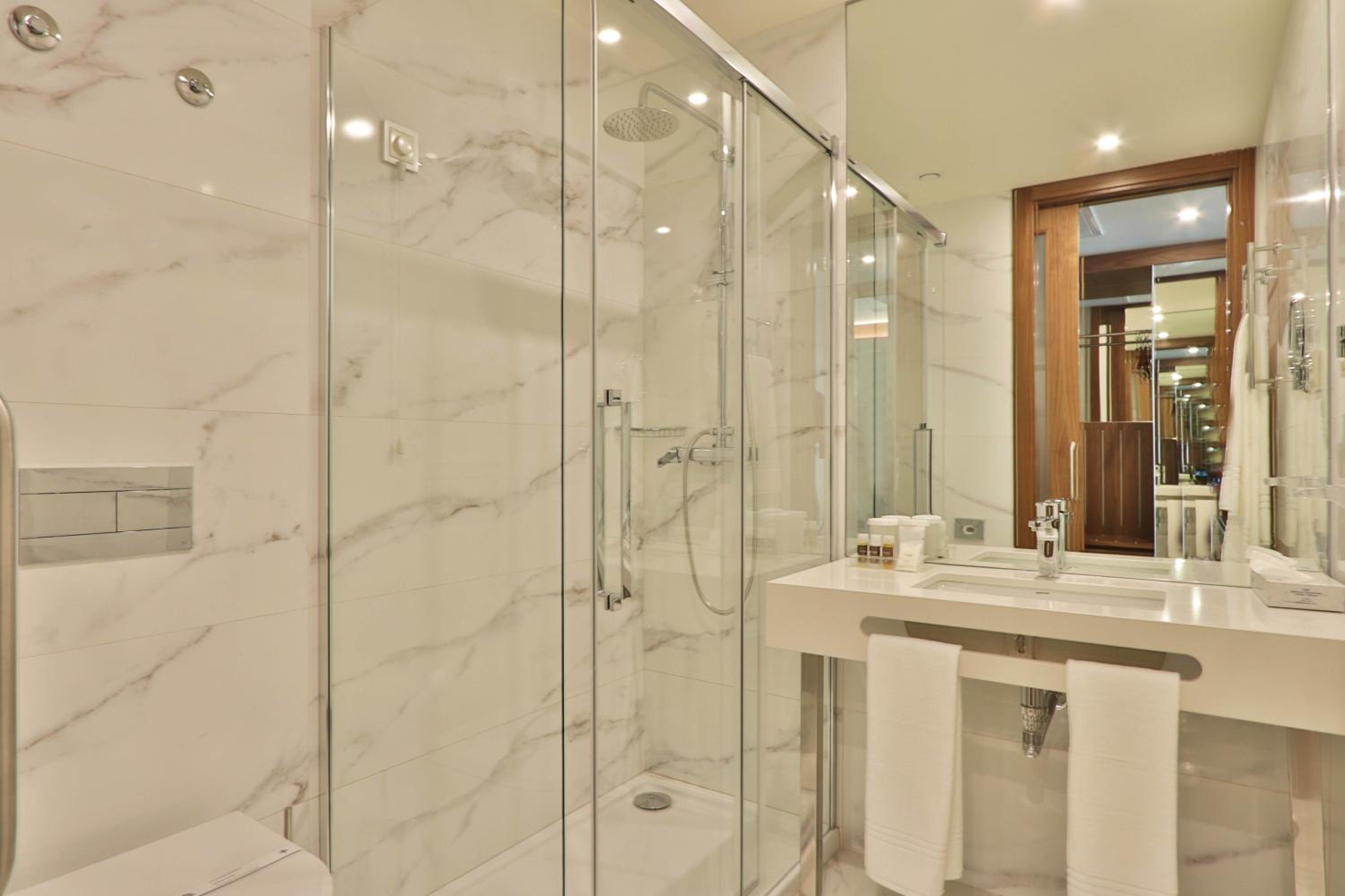 Executive Twin Room - Photo 18