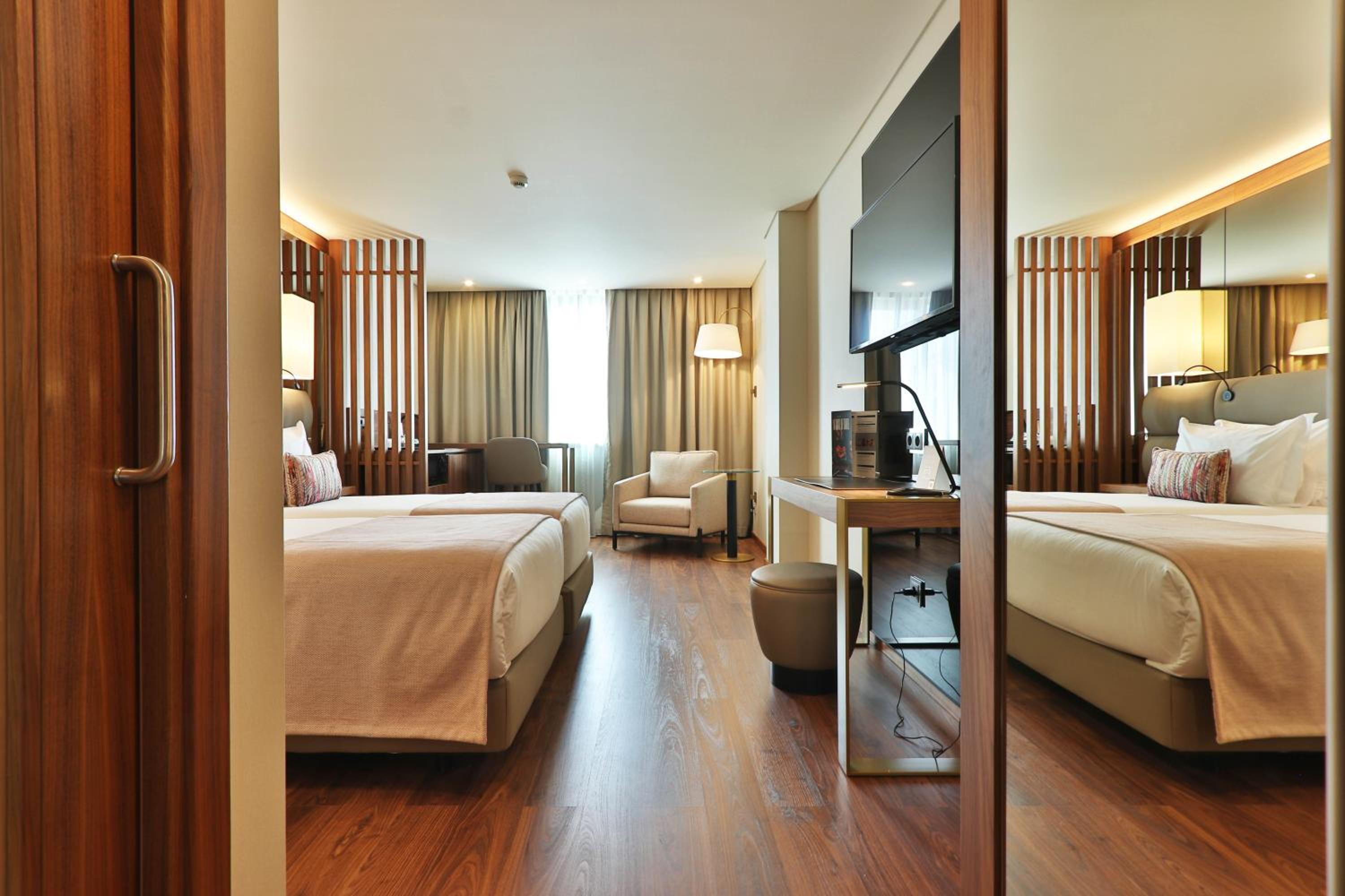 Executive Twin Room - Photo 4