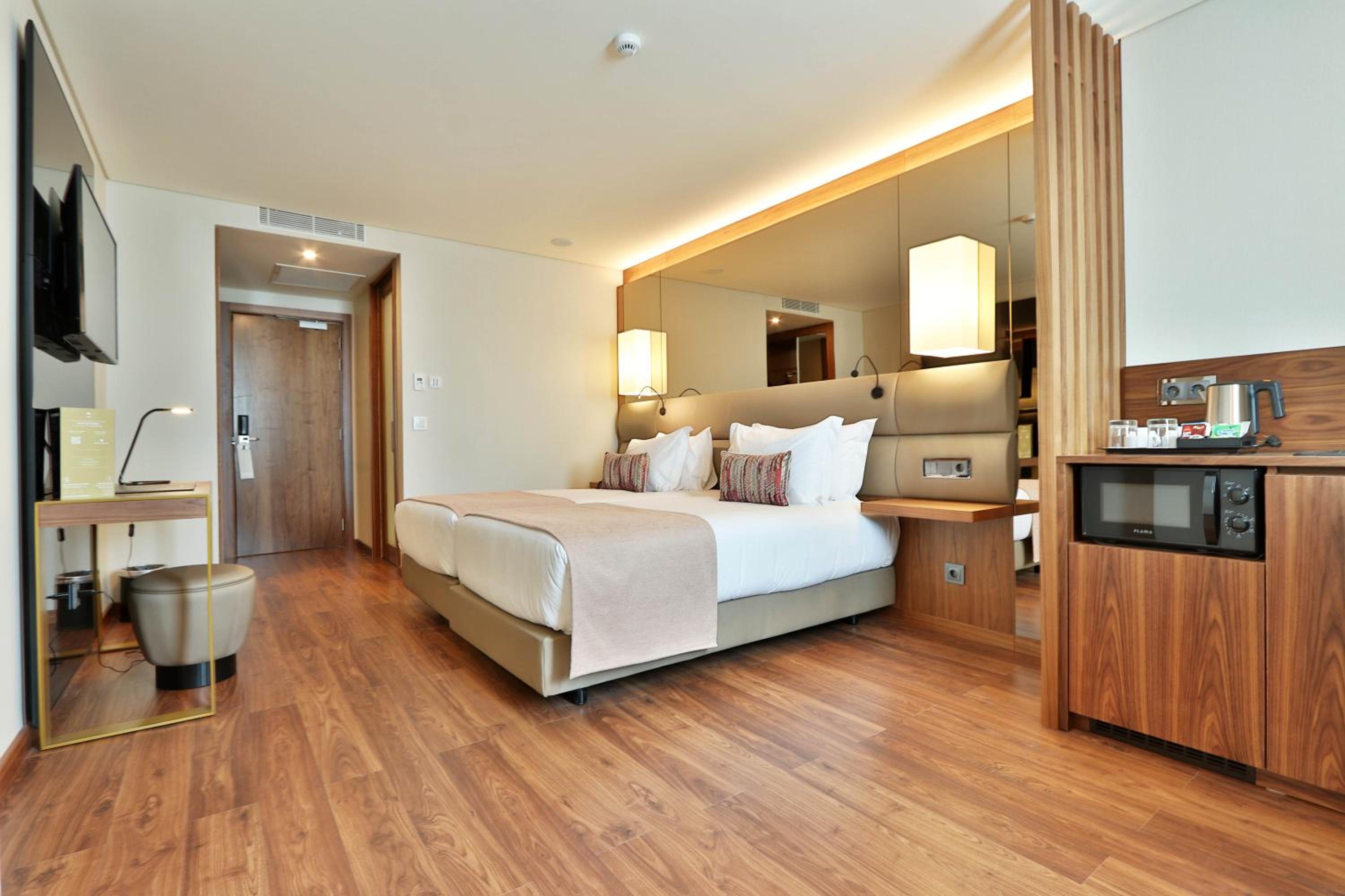 Executive Twin Room - Photo 2