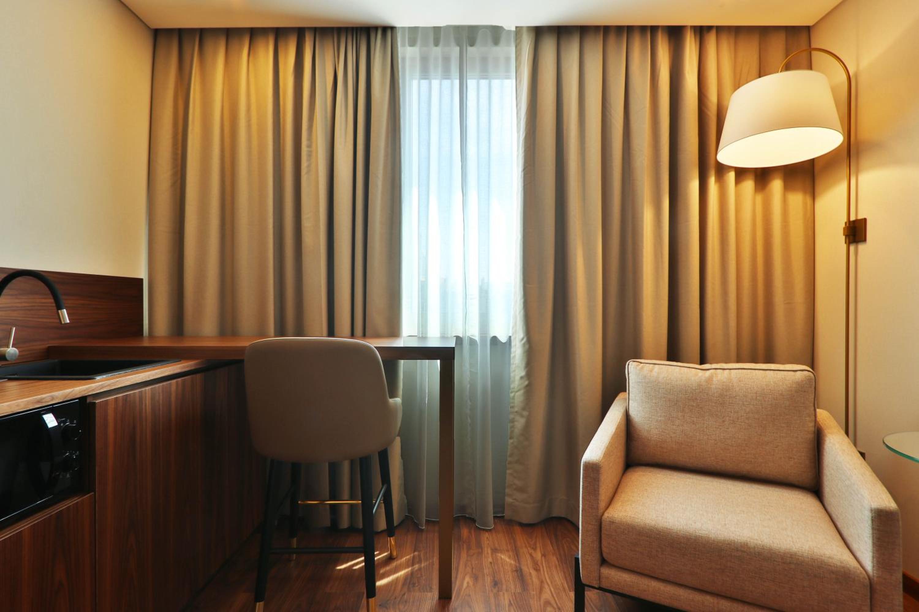 Executive Twin Room - Photo 10