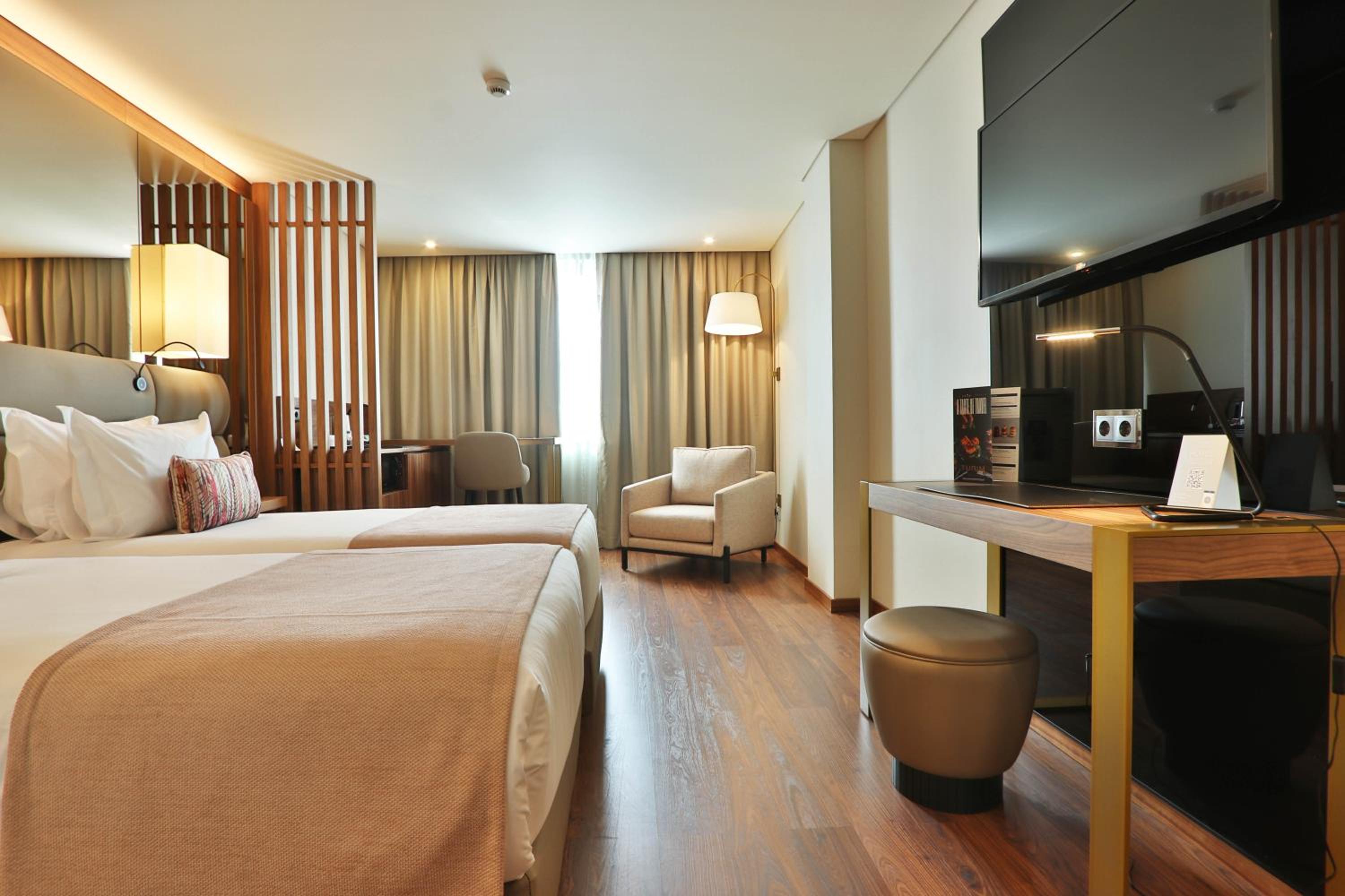 Executive Twin Room - Photo 11