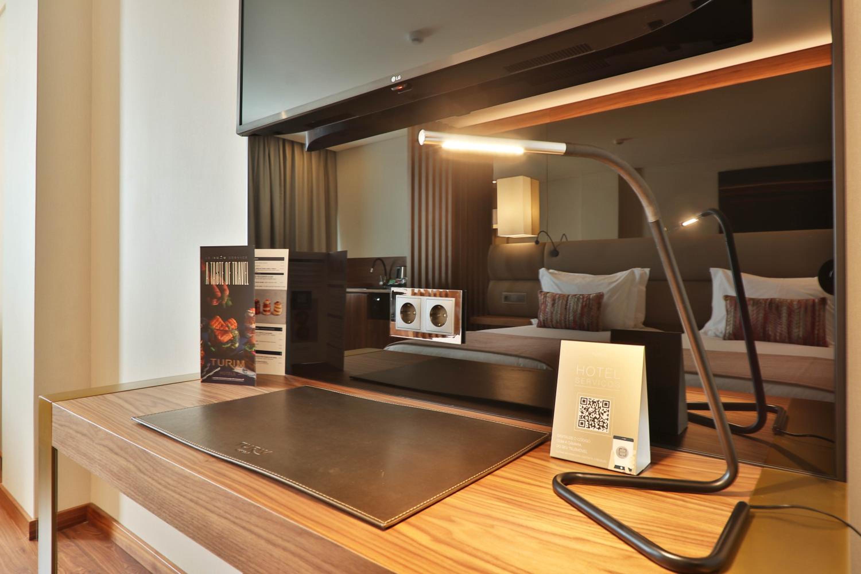 Executive Twin Room - Photo 13