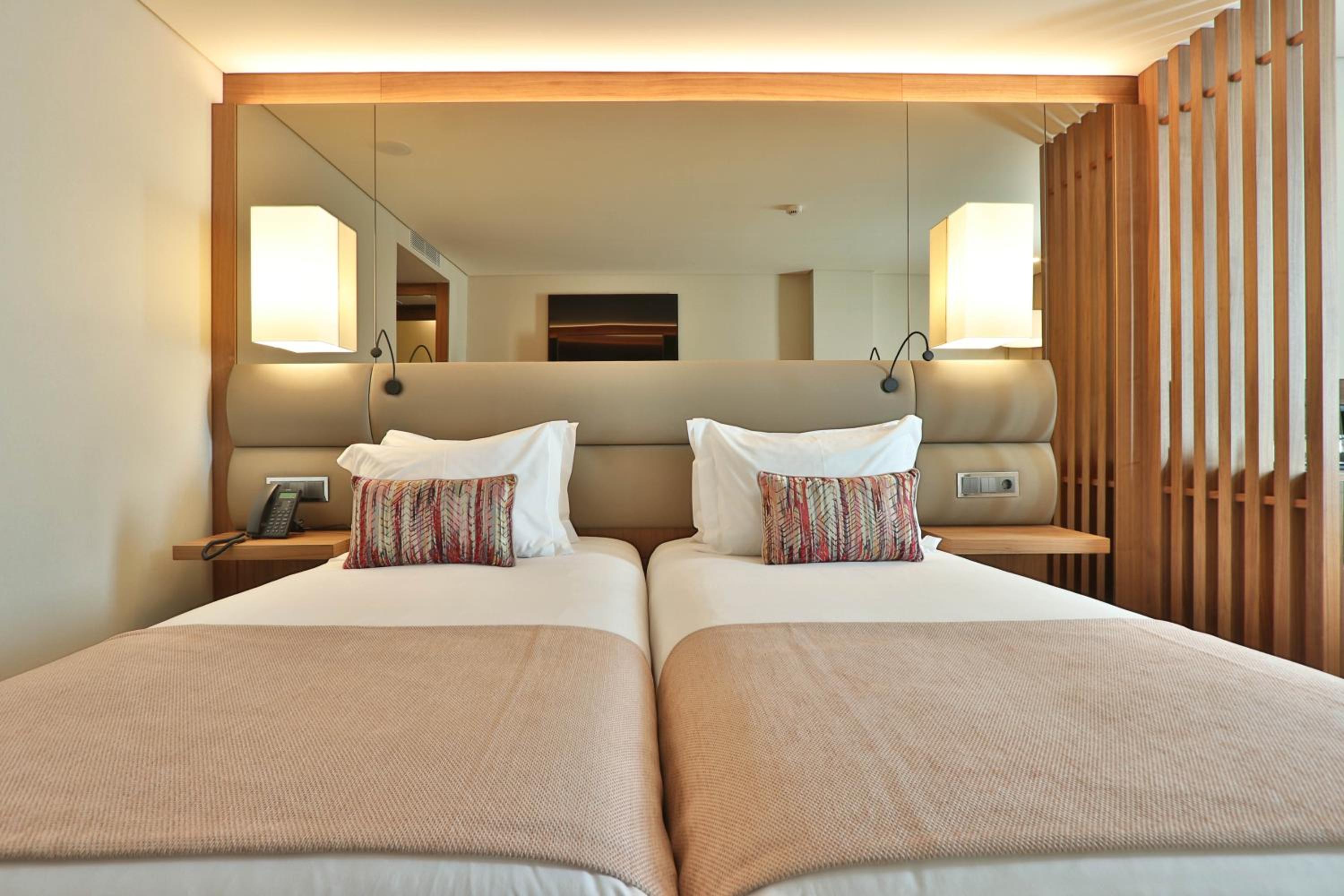 Executive Twin Room - Photo 14