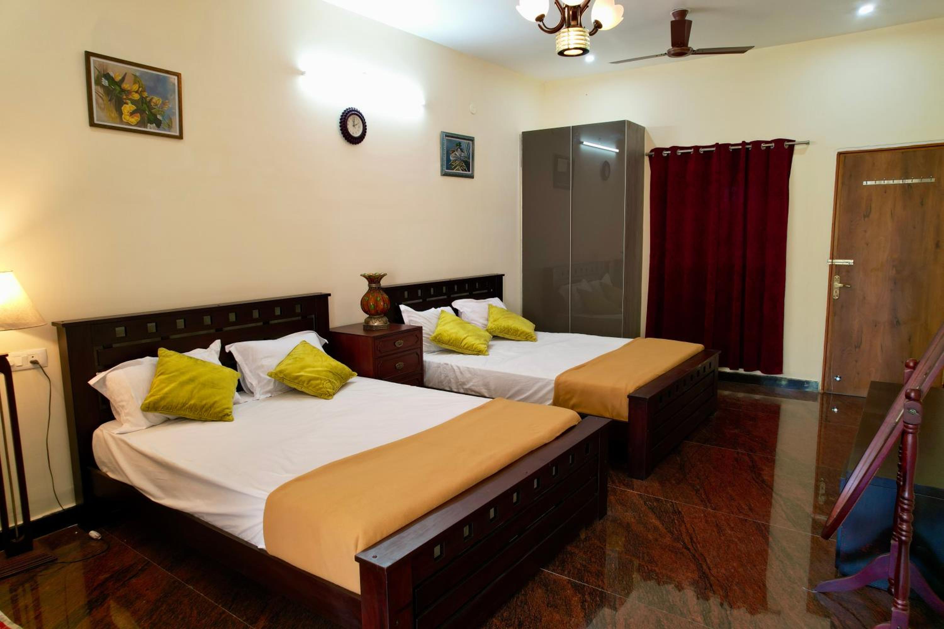 Deluxe Double or Twin Room with Mountain View