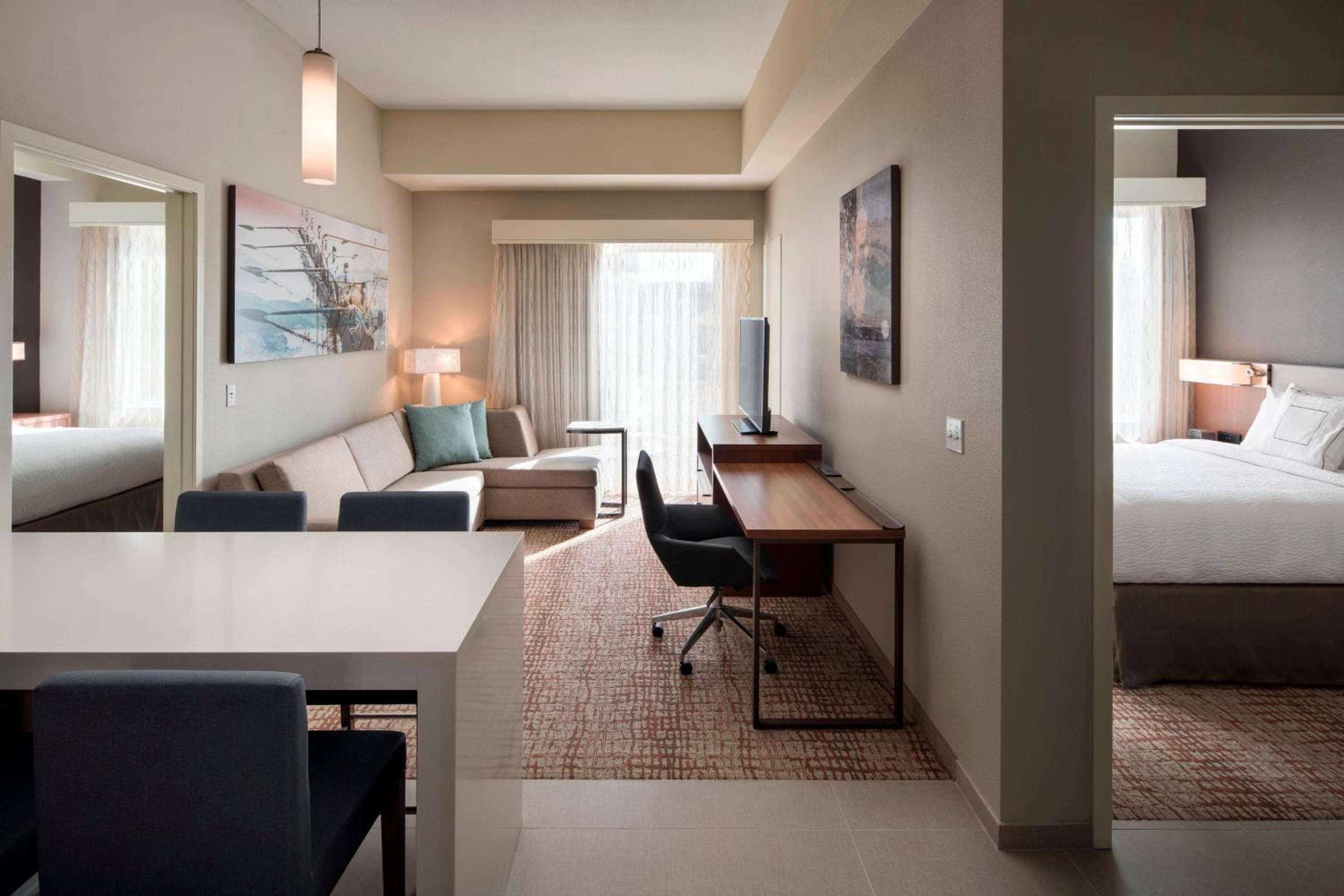 Two-Bedroom Suite - Photo 3
