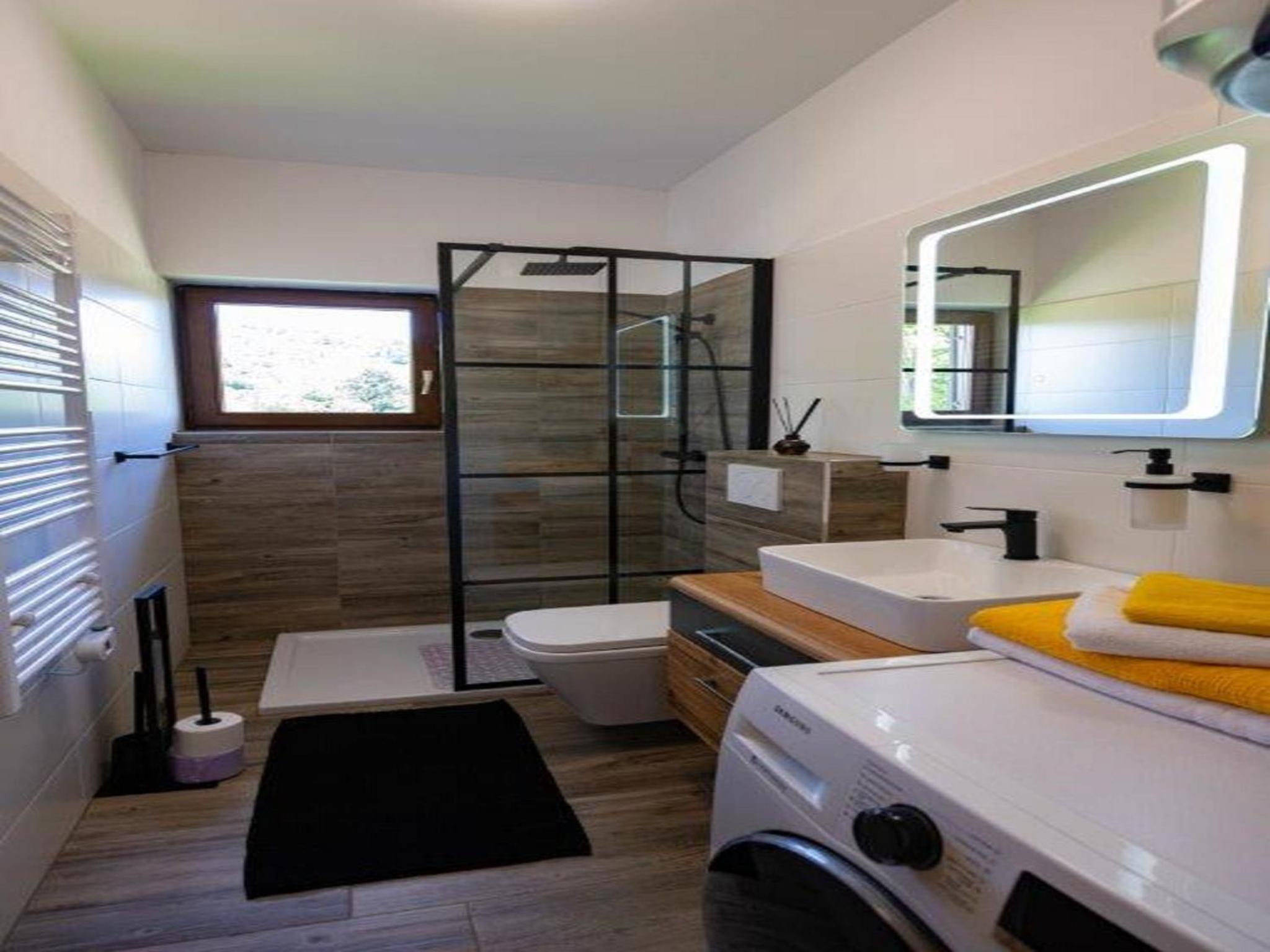 One Bedroom Apartment With Balcony photo 2