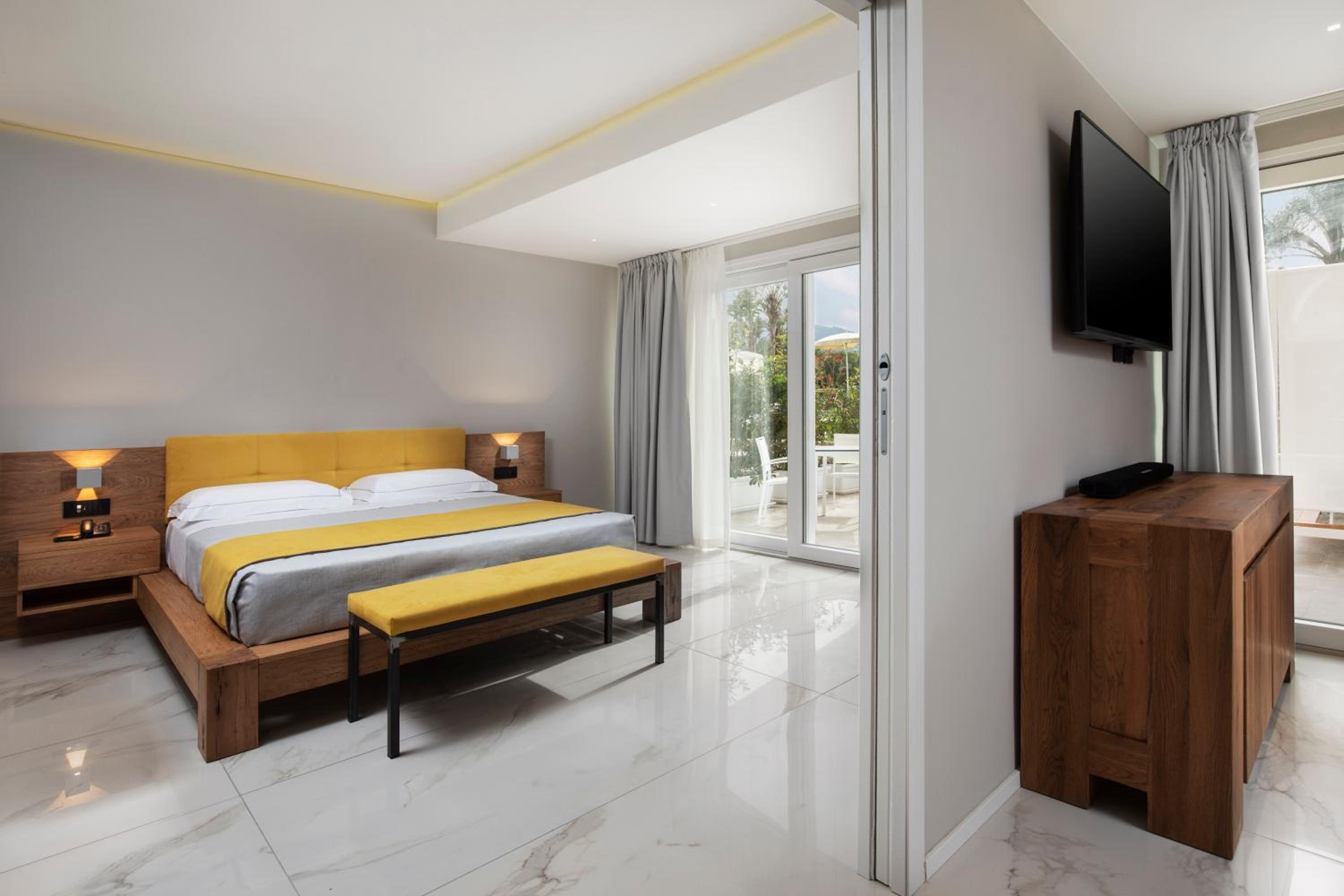 Suite with Pool View photo 1