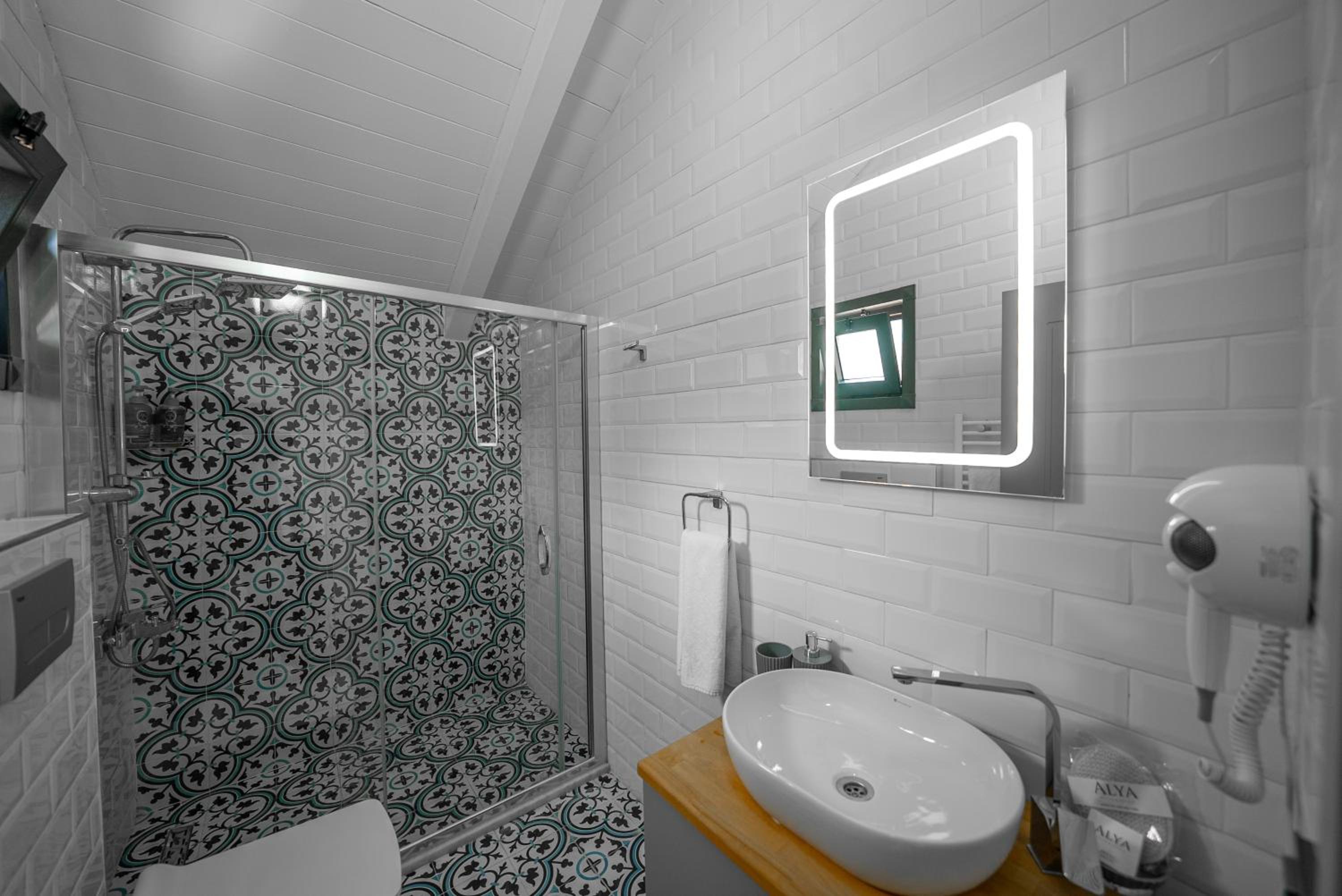 Quadruple Room with Mountain View - Photo 10