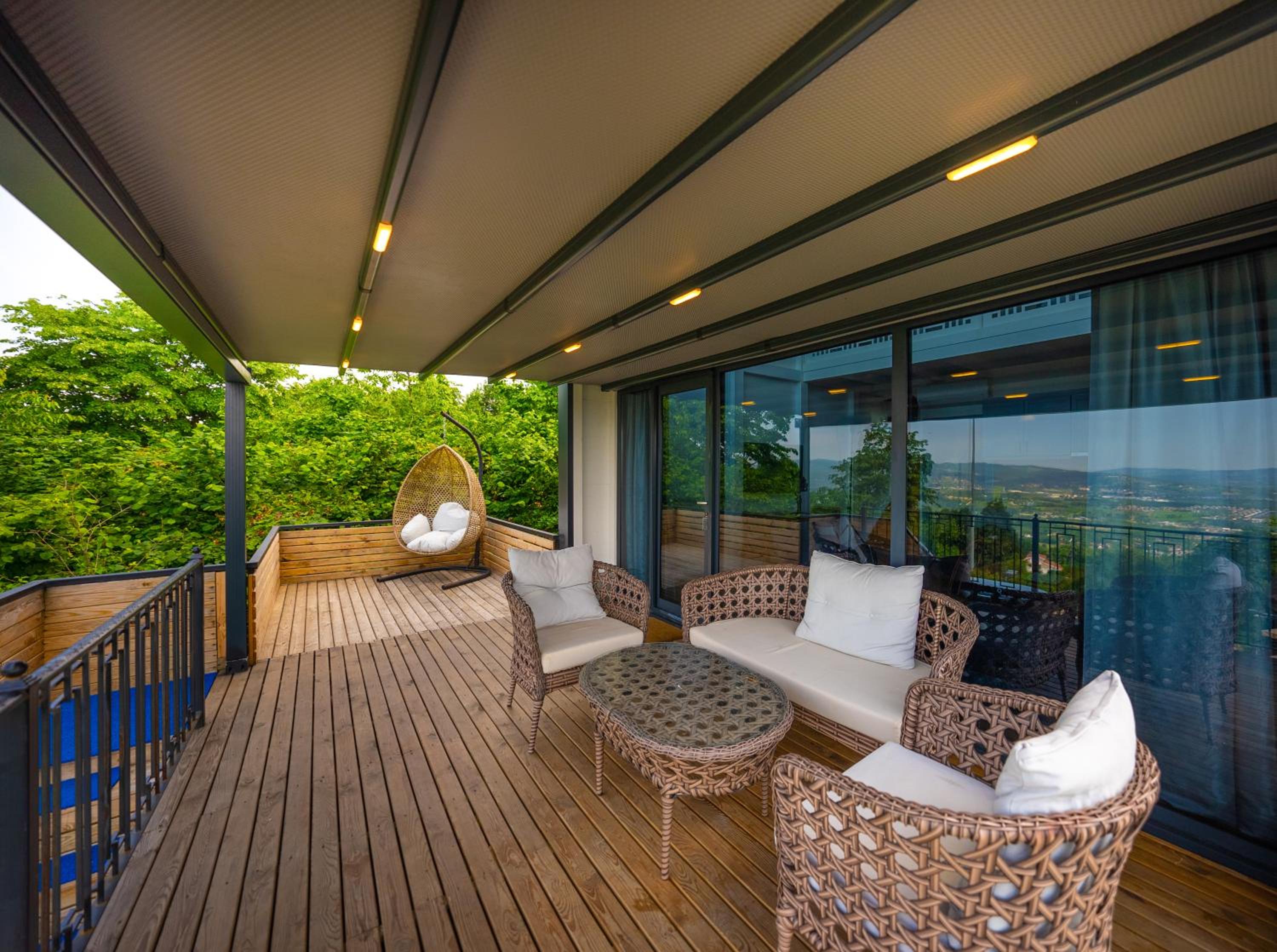 Quadruple Room with Mountain View - Photo 3
