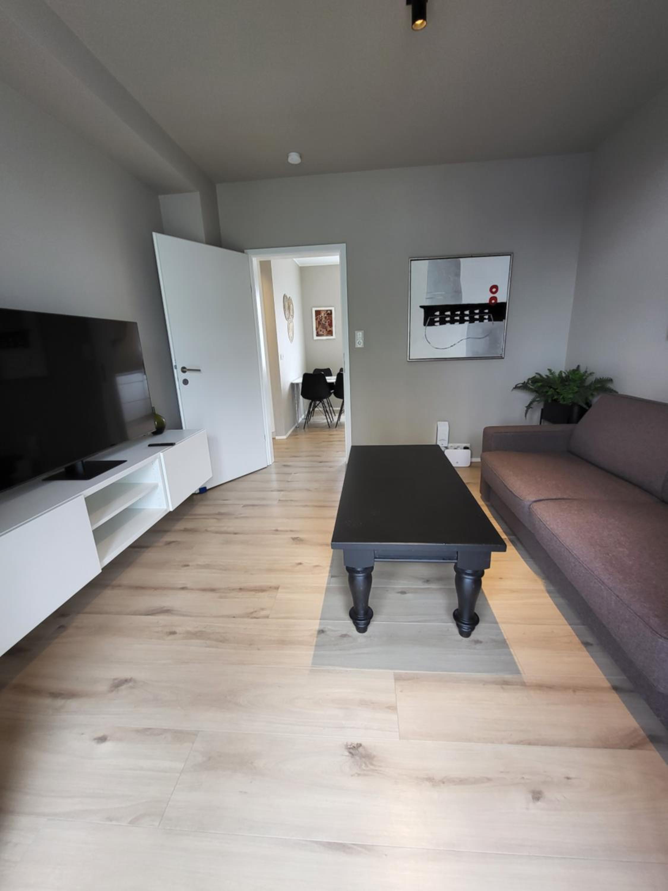 One-Bedroom Apartment - Photo 12