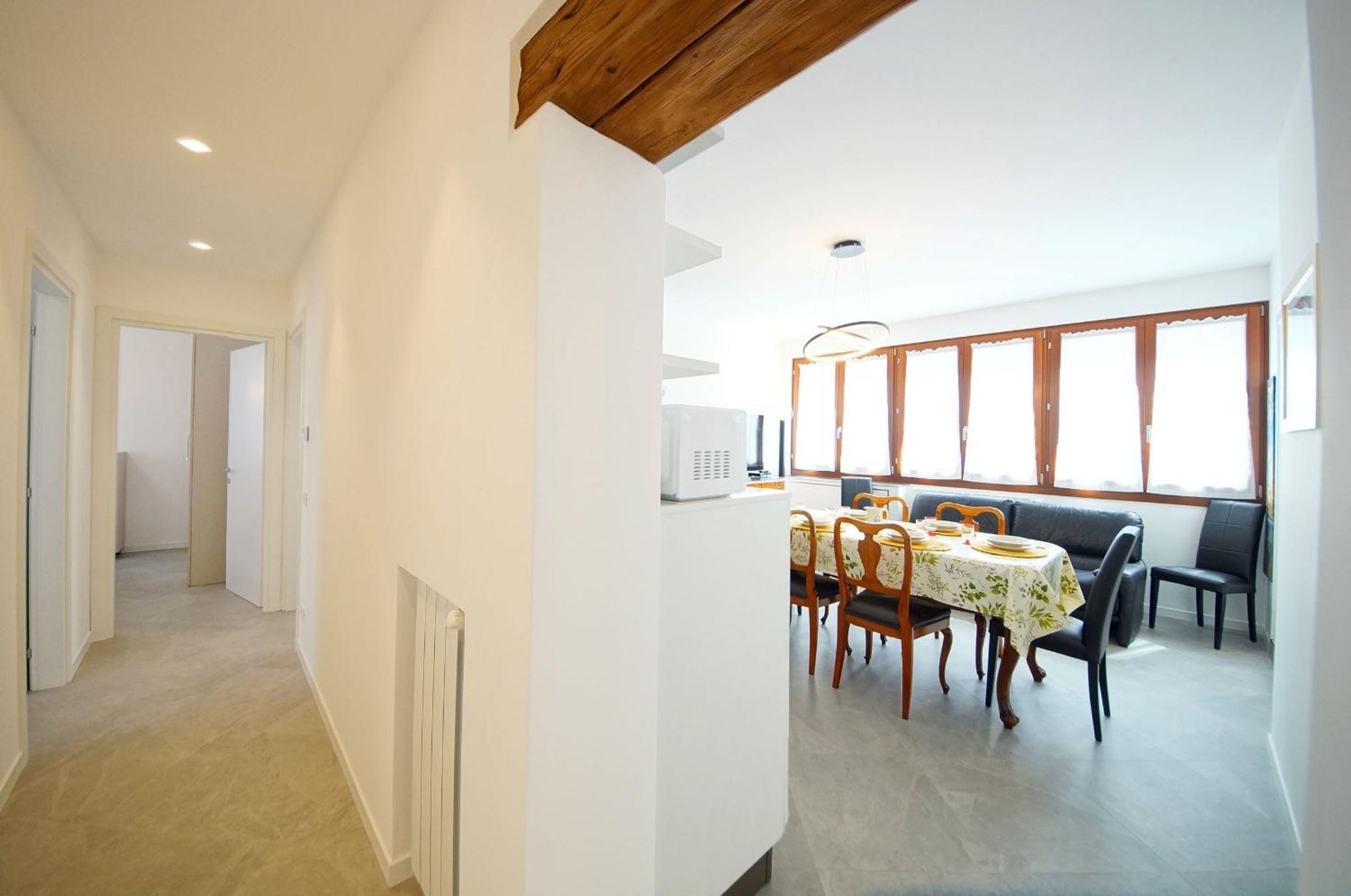 Three-Bedroom Apartment photo 2
