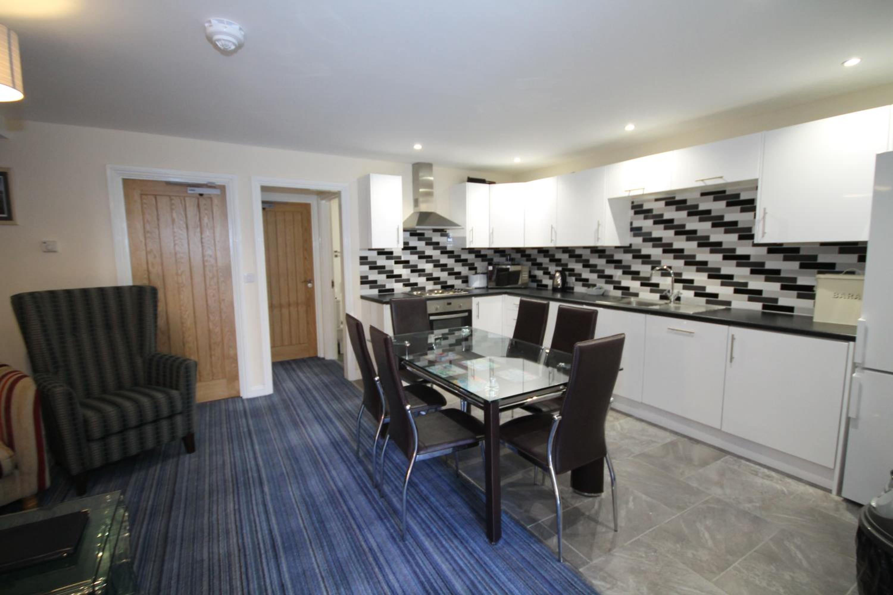 Three-Bedroom Apartment - Photo 26