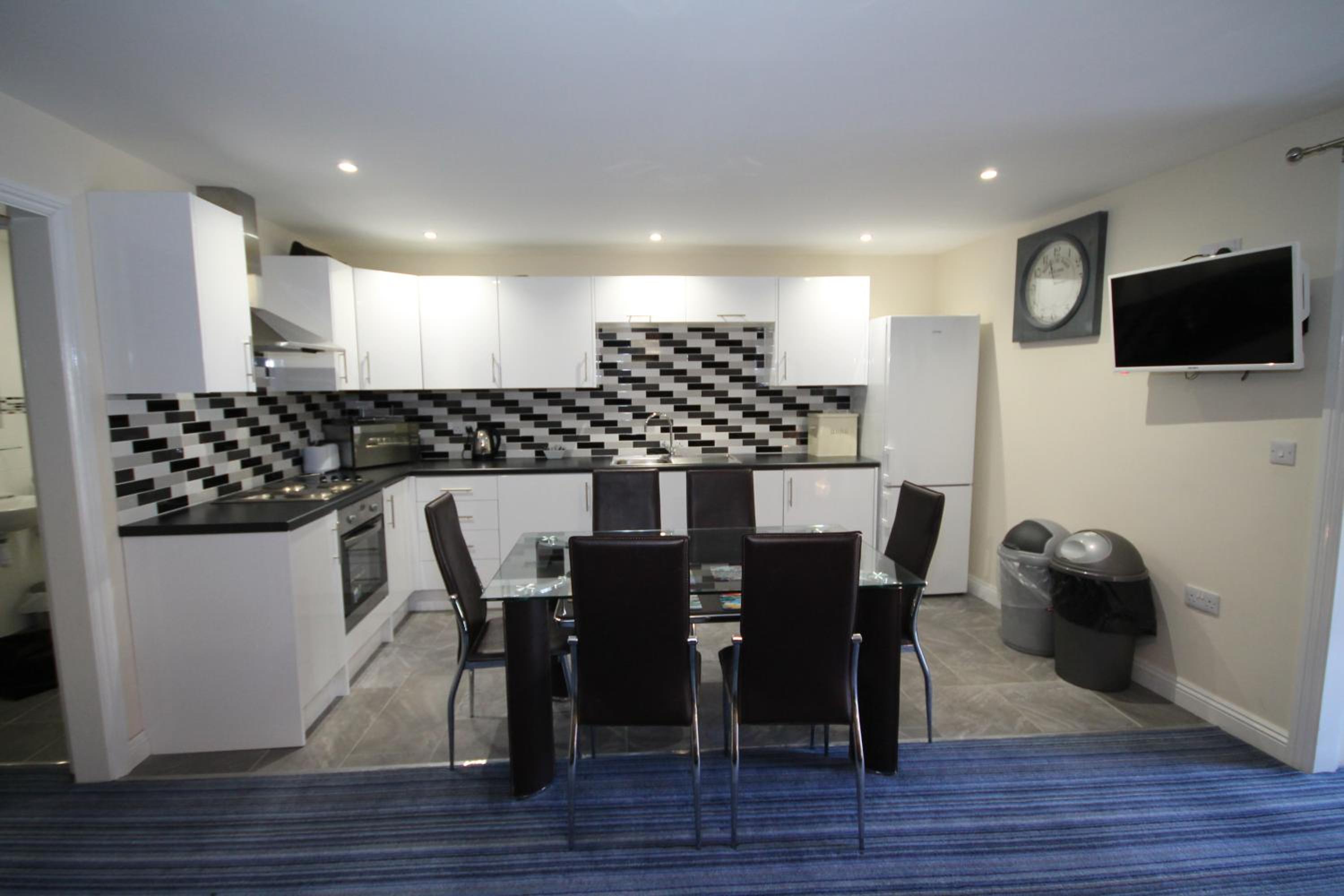 Three-Bedroom Apartment - Photo 28