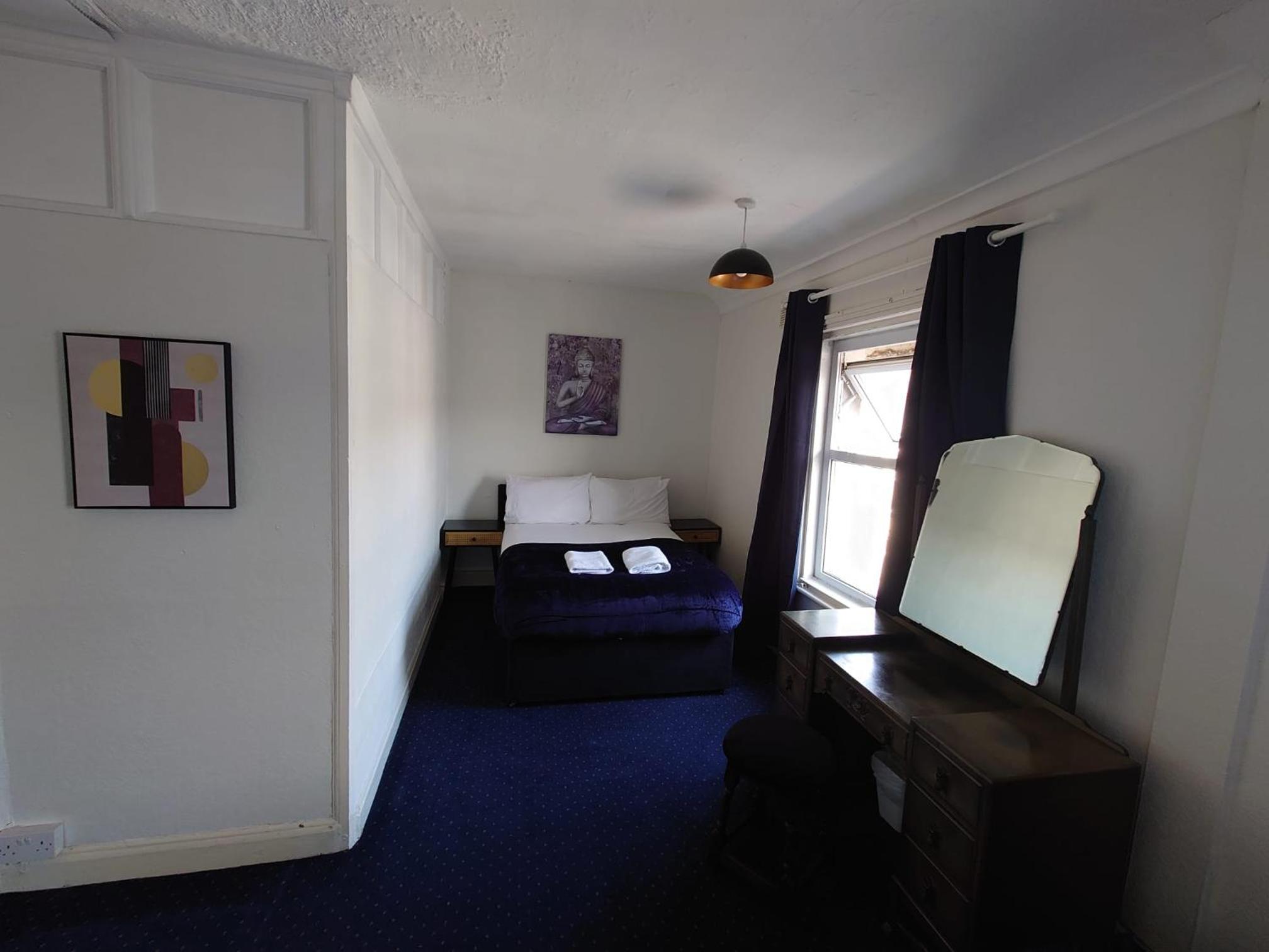 Family Room - Photo 2