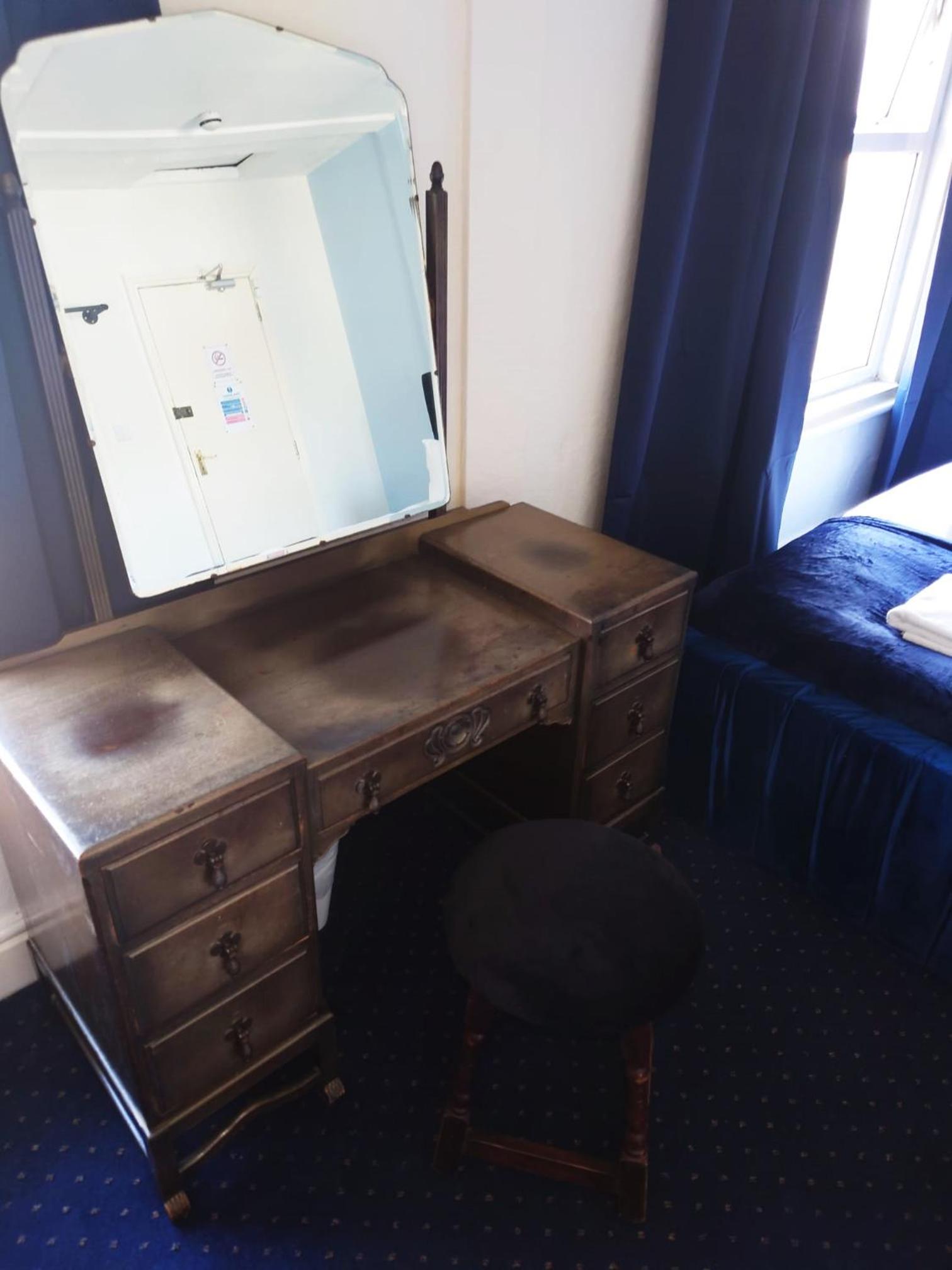 Family Room - Photo 16