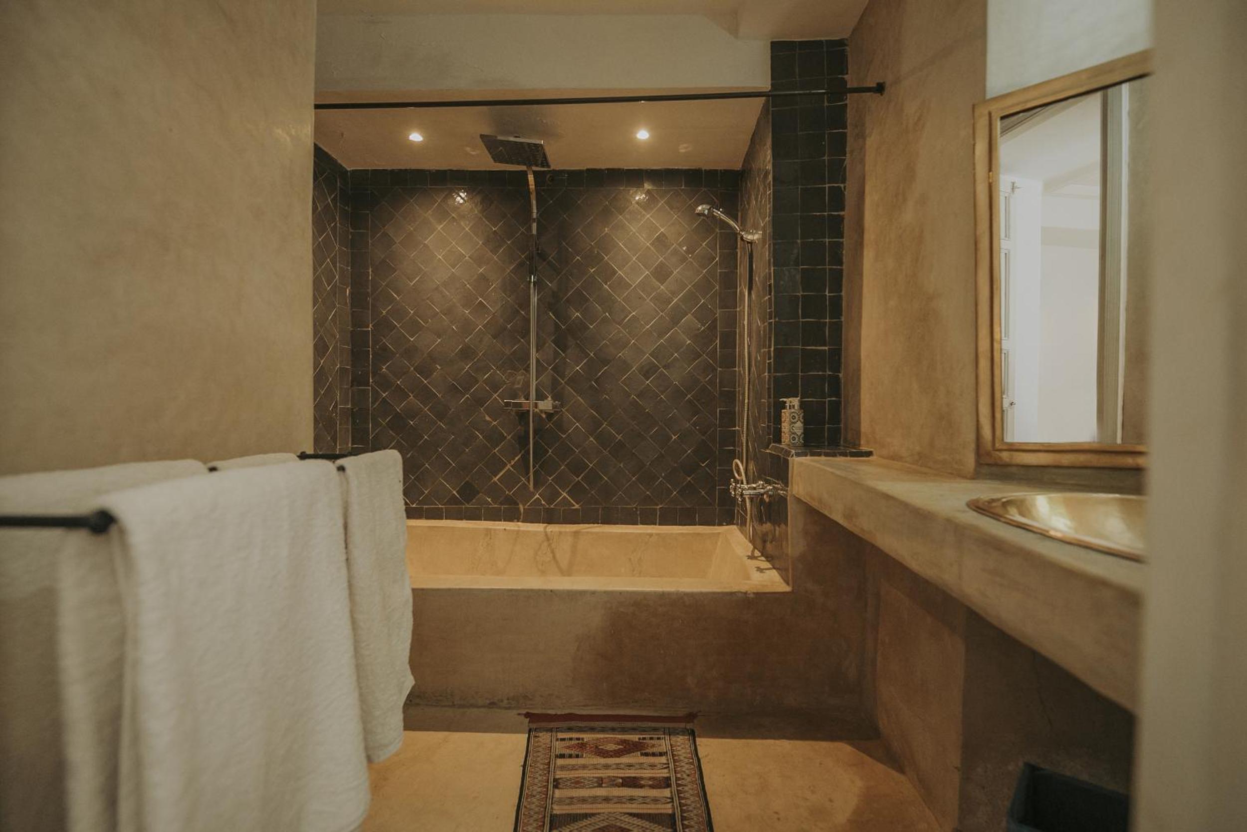 Suite - Photo 3