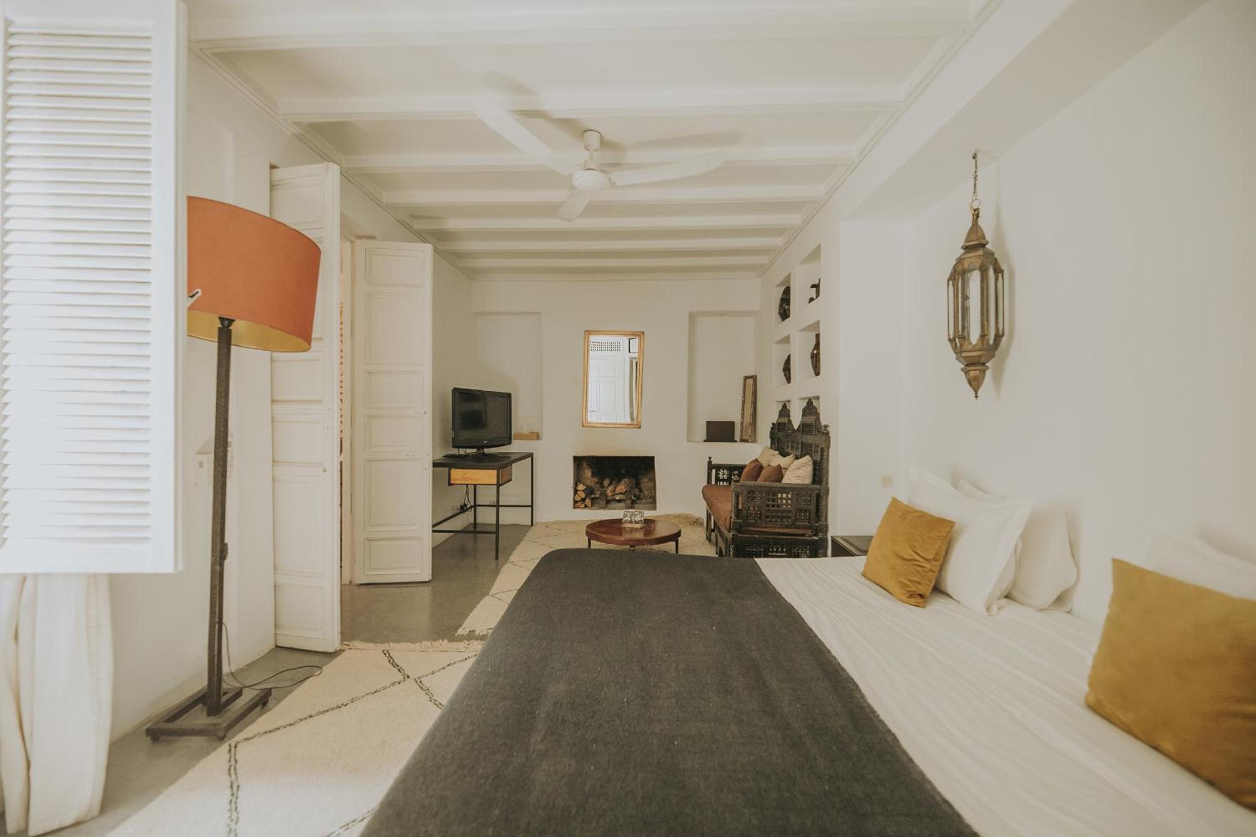 Suite - Photo 1
