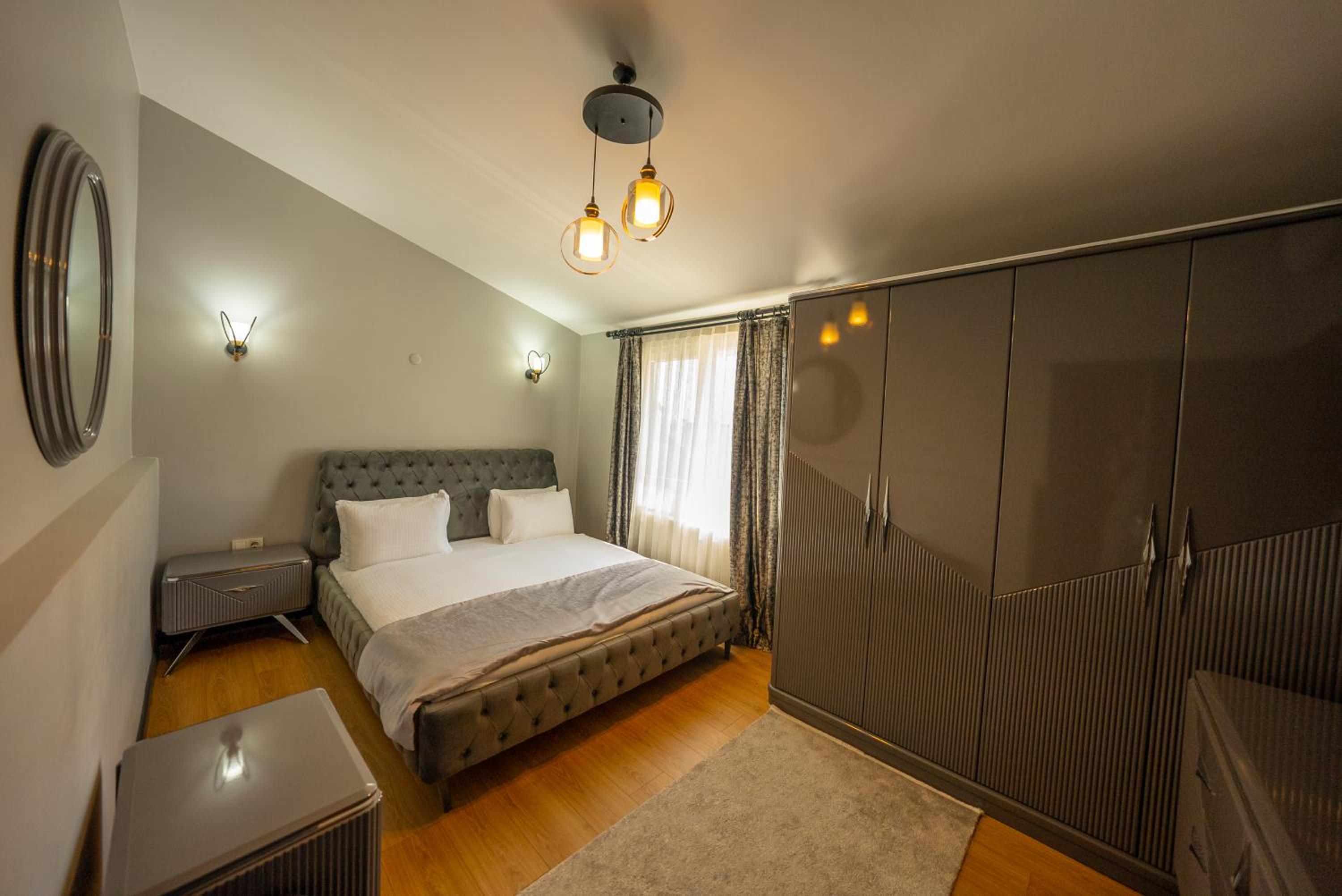 Deluxe Queen Suite - Photo 36