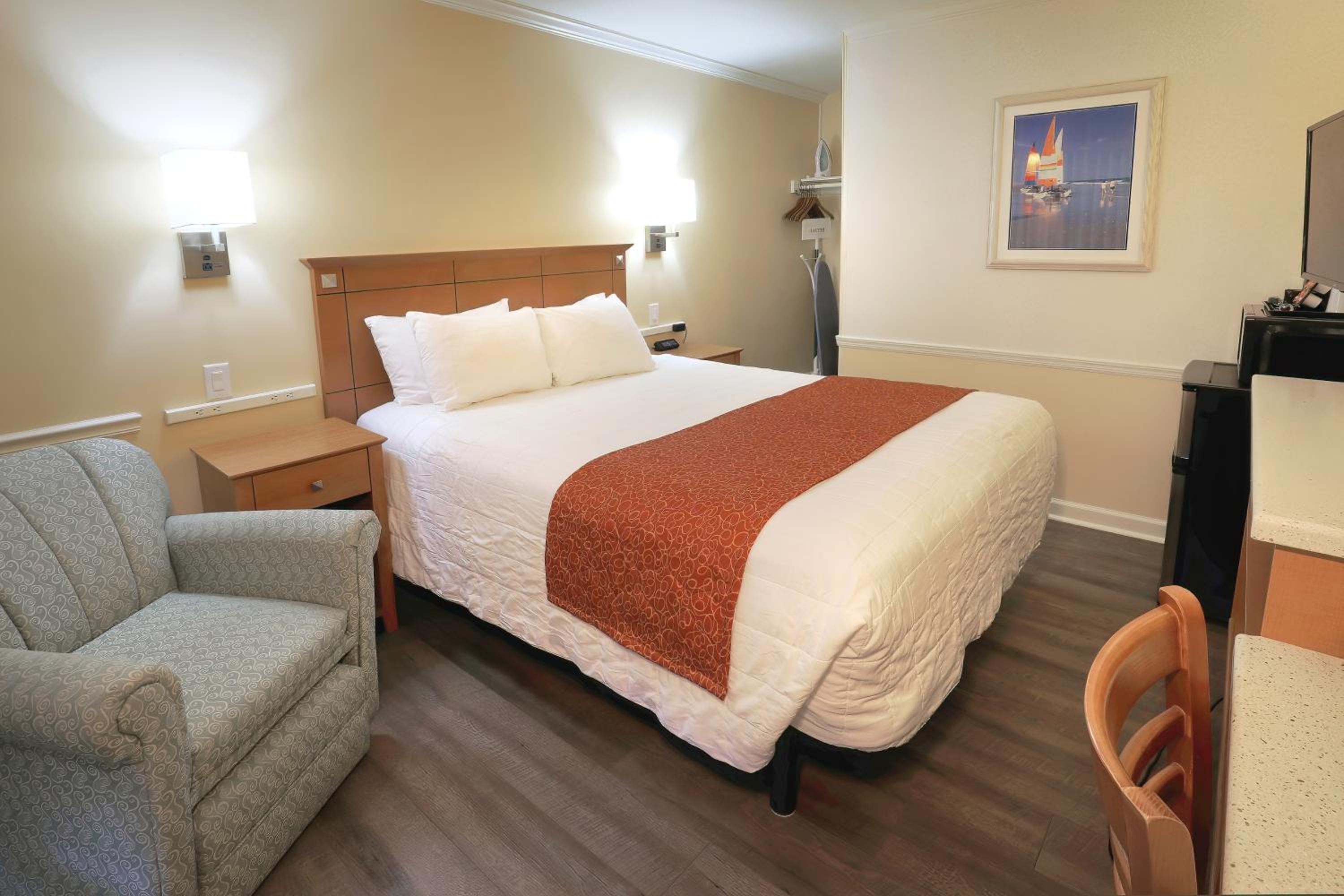 Queen Room with Pool View photo 3