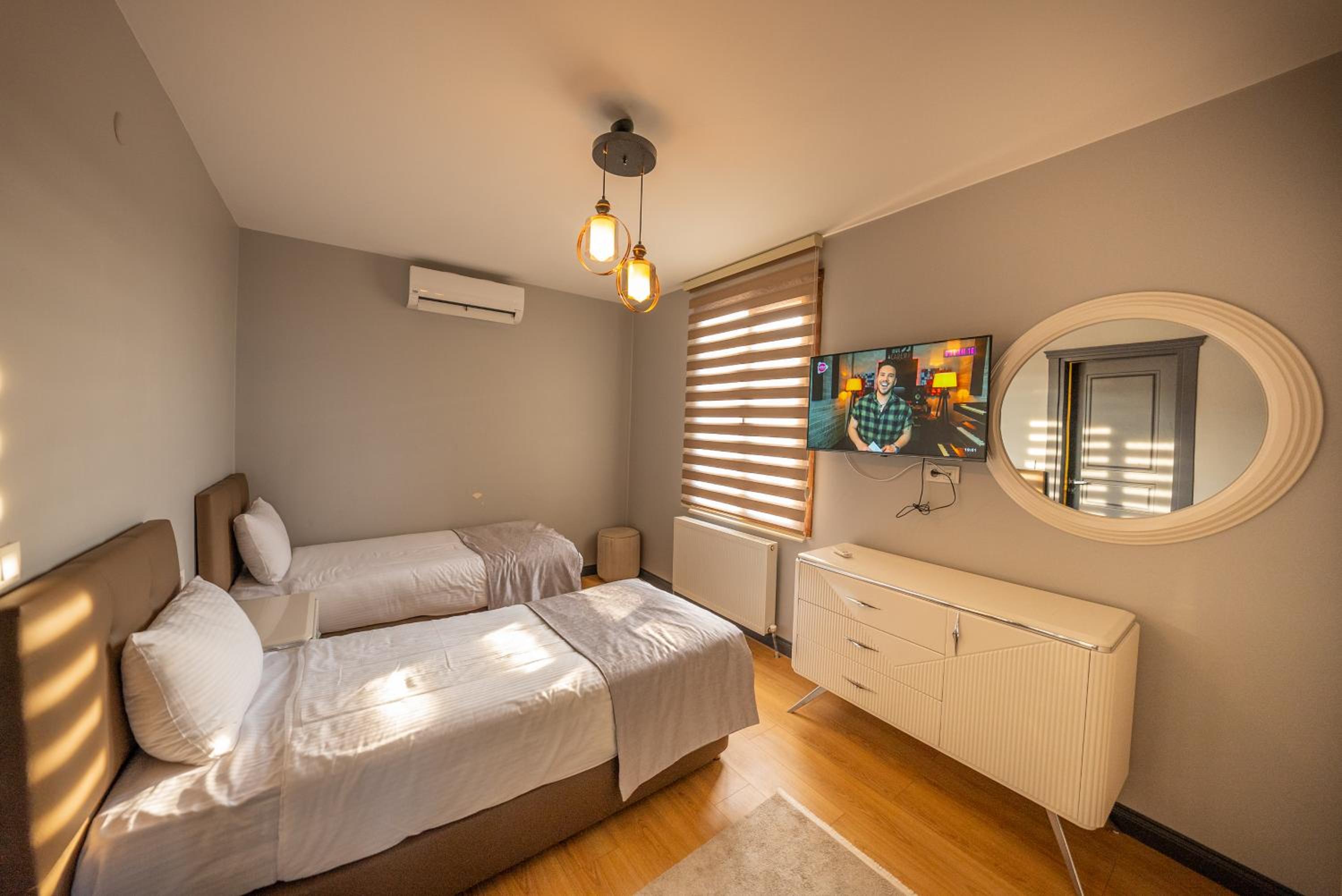 Deluxe Queen Suite - Photo 38