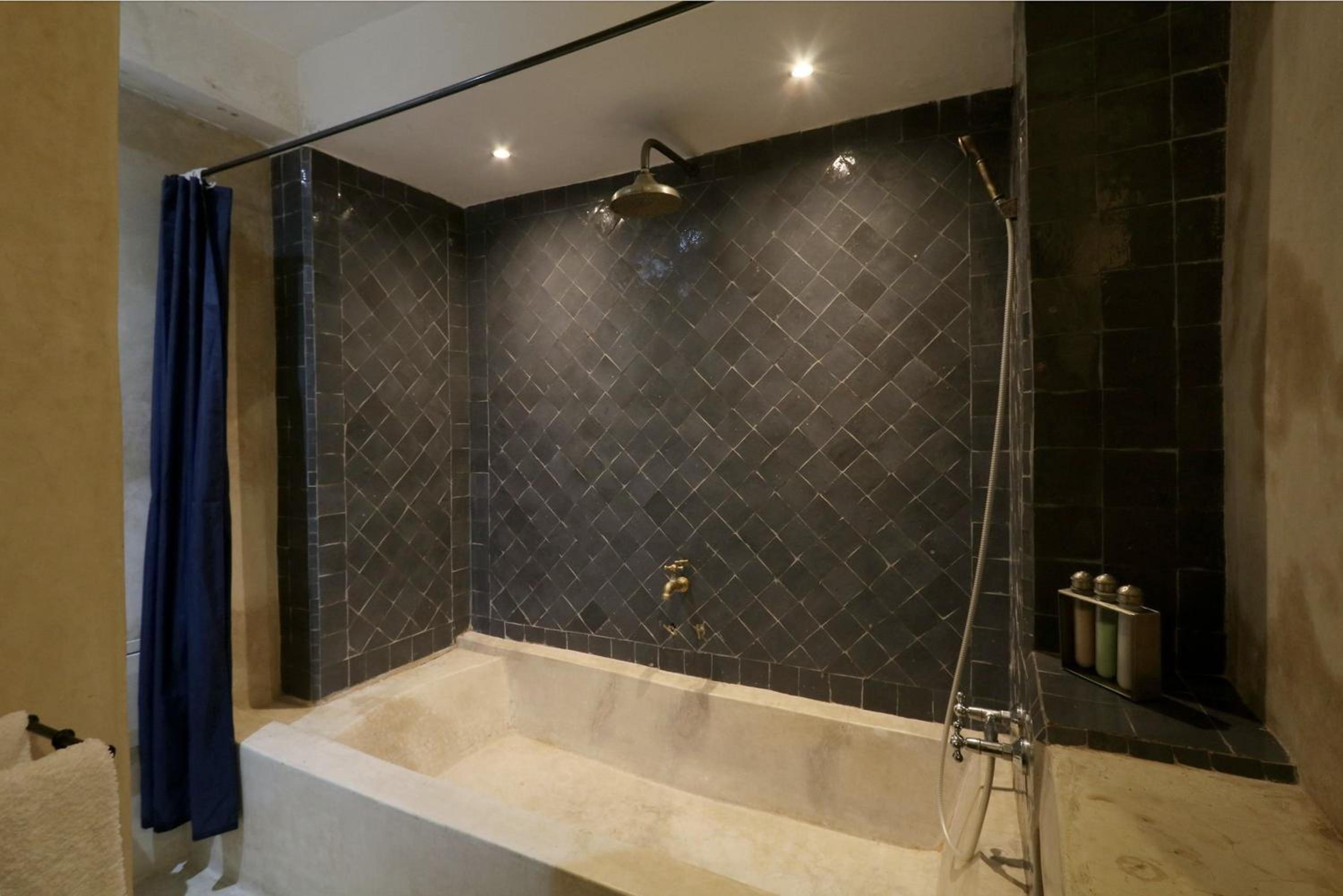 Suite - Photo 2