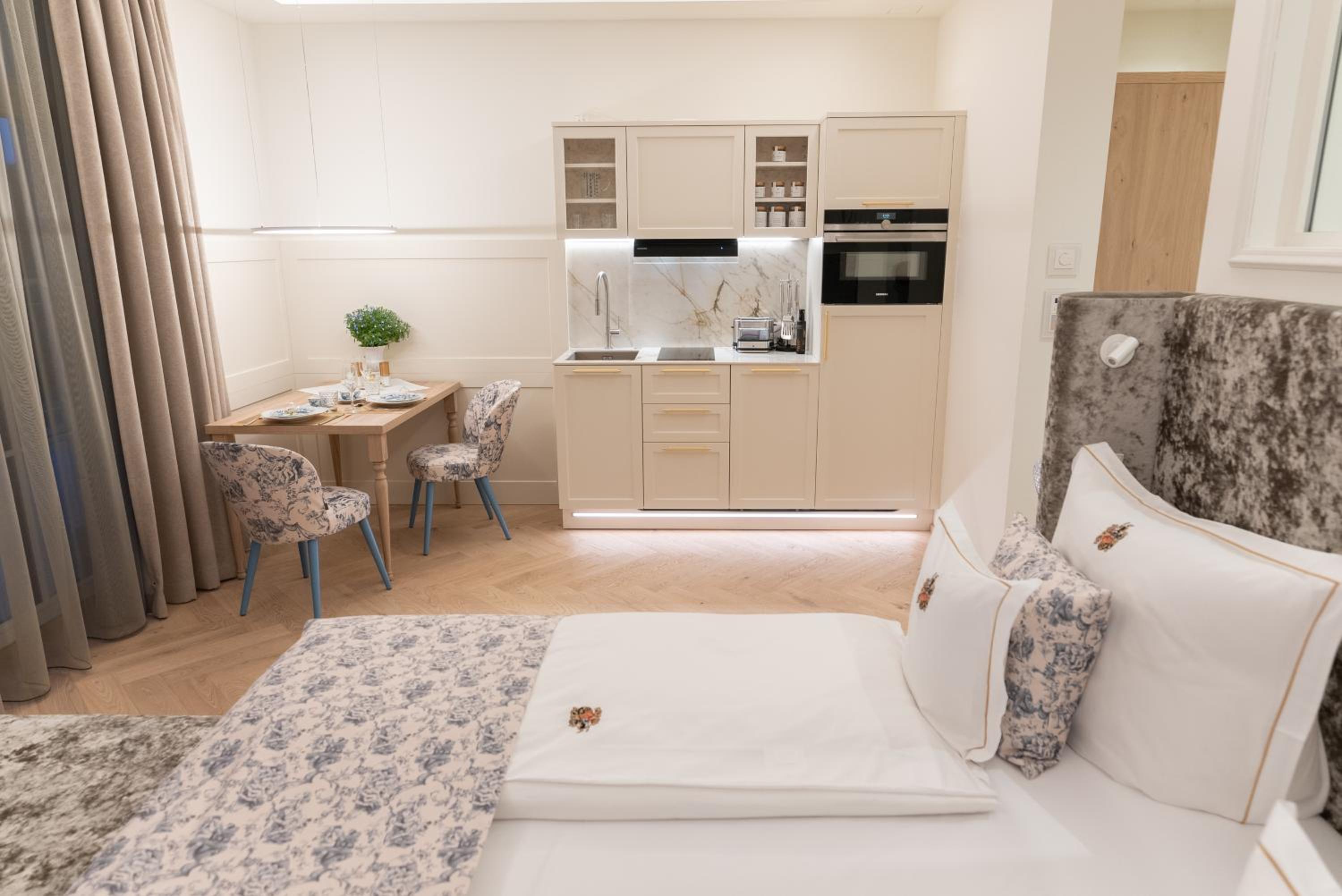 Doppelzimmer mit Balkon