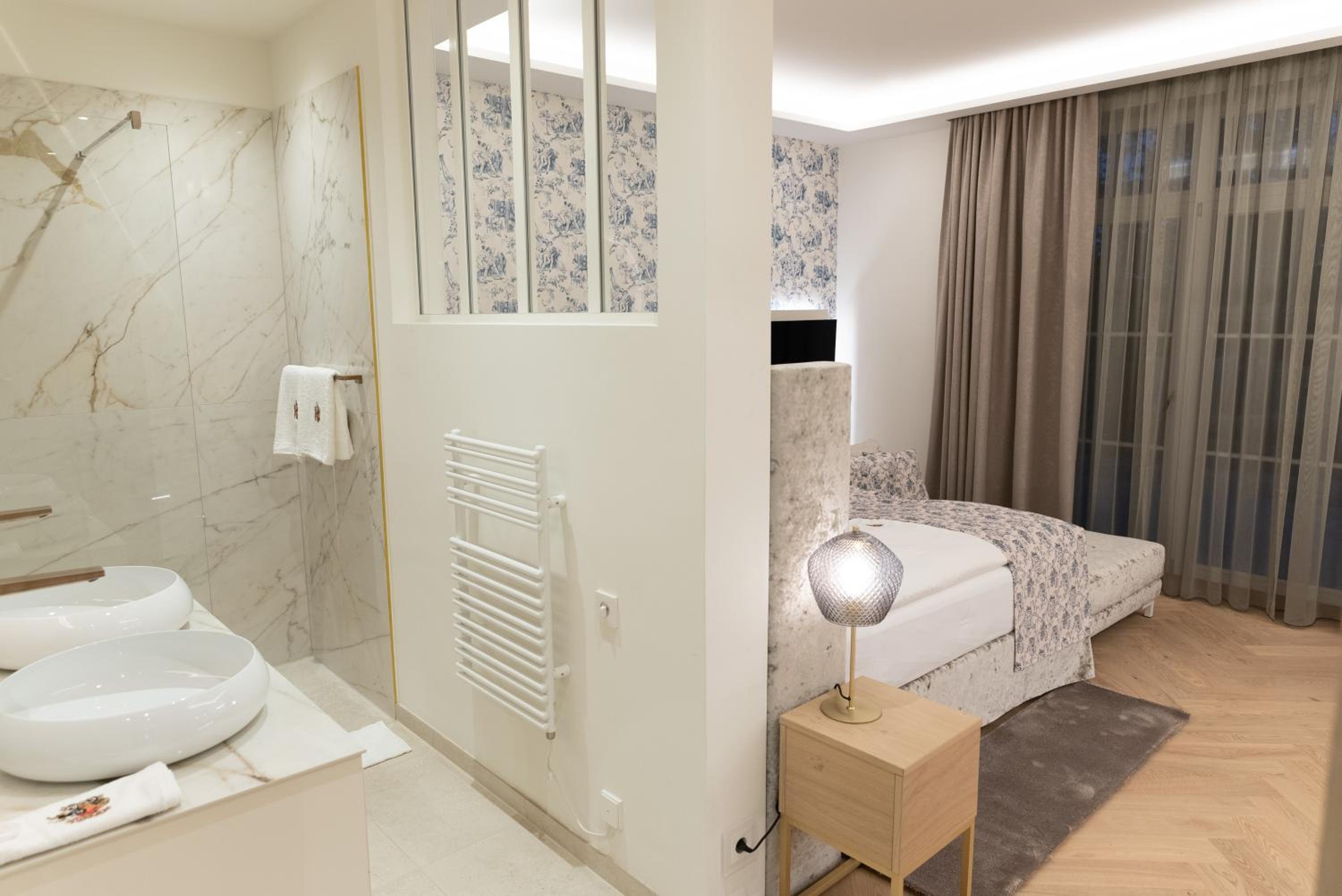 Doppelzimmer mit Balkon